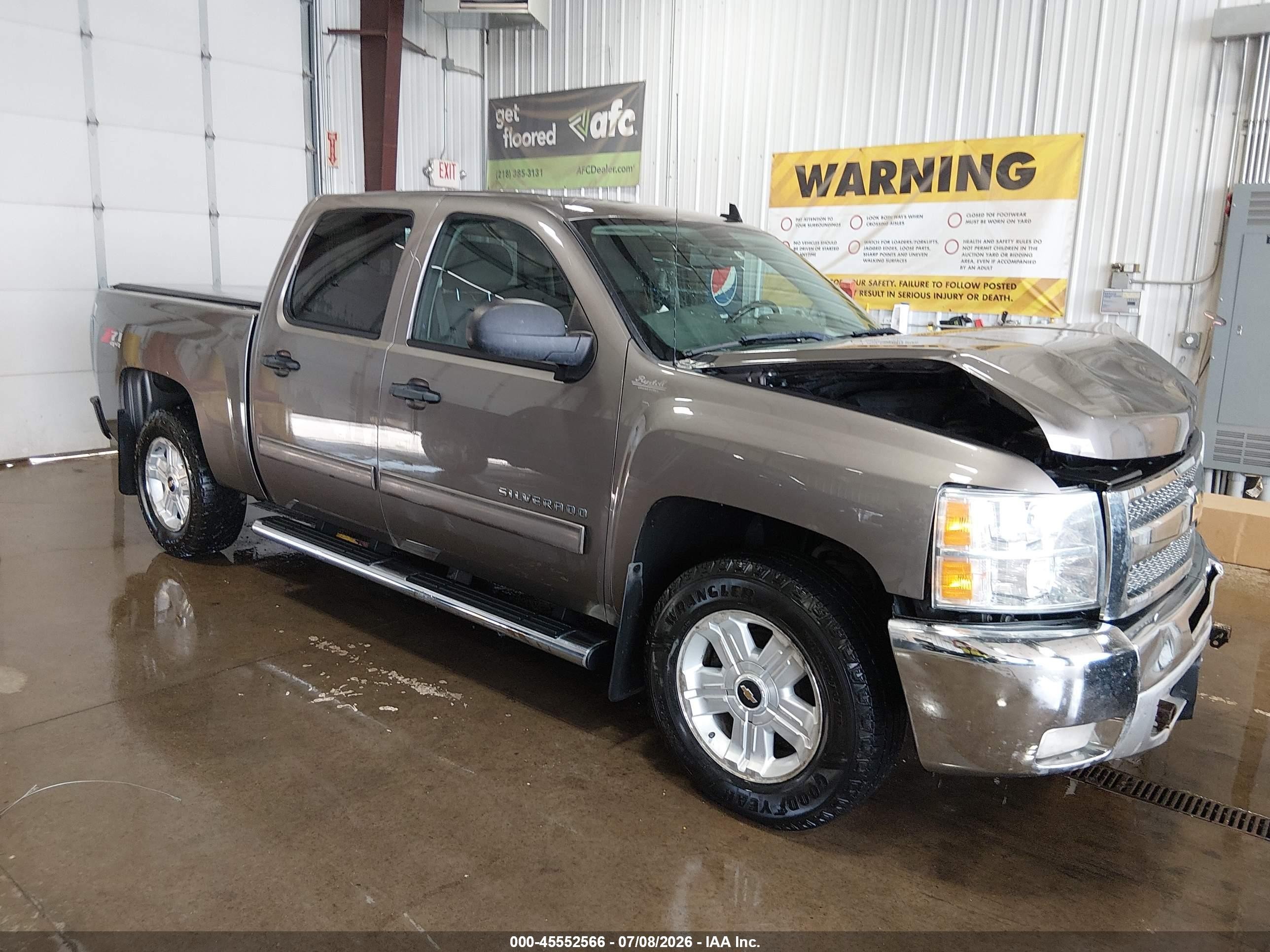 2013 Chevrolet Silverado 1500 LT, VIN 3GCPKSE72DG270343 — Front end