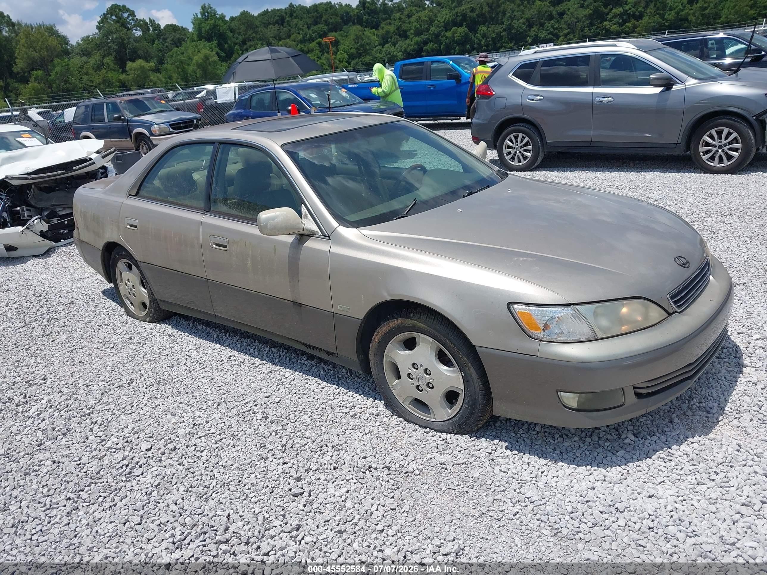 2000 Lexus ES 300, VIN JT8BF28G9Y5097538 — Normal wear