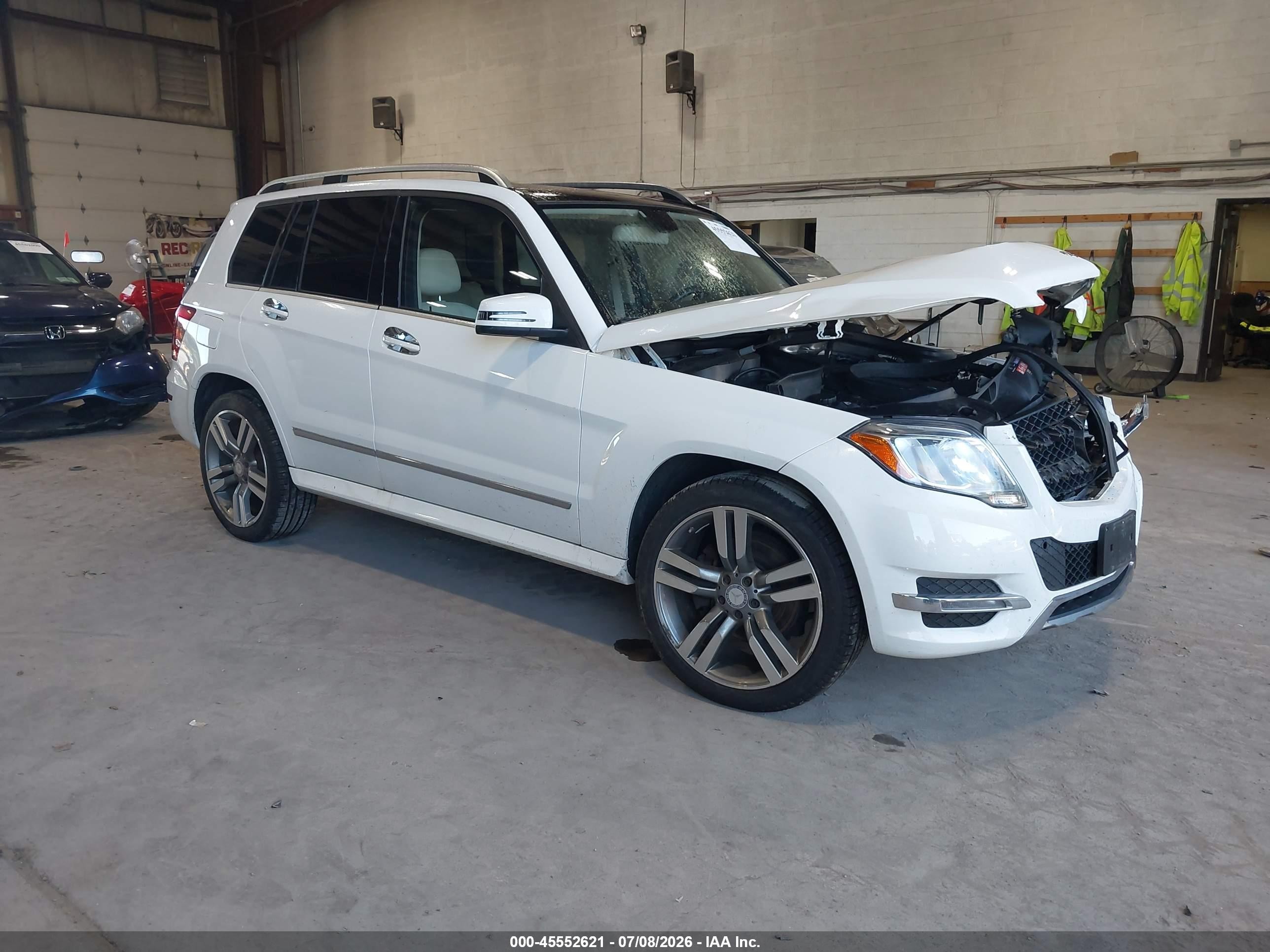 2014 Mercedes-Benz GLK 350, VIN WDCGG8JB2EG318199 — Front end