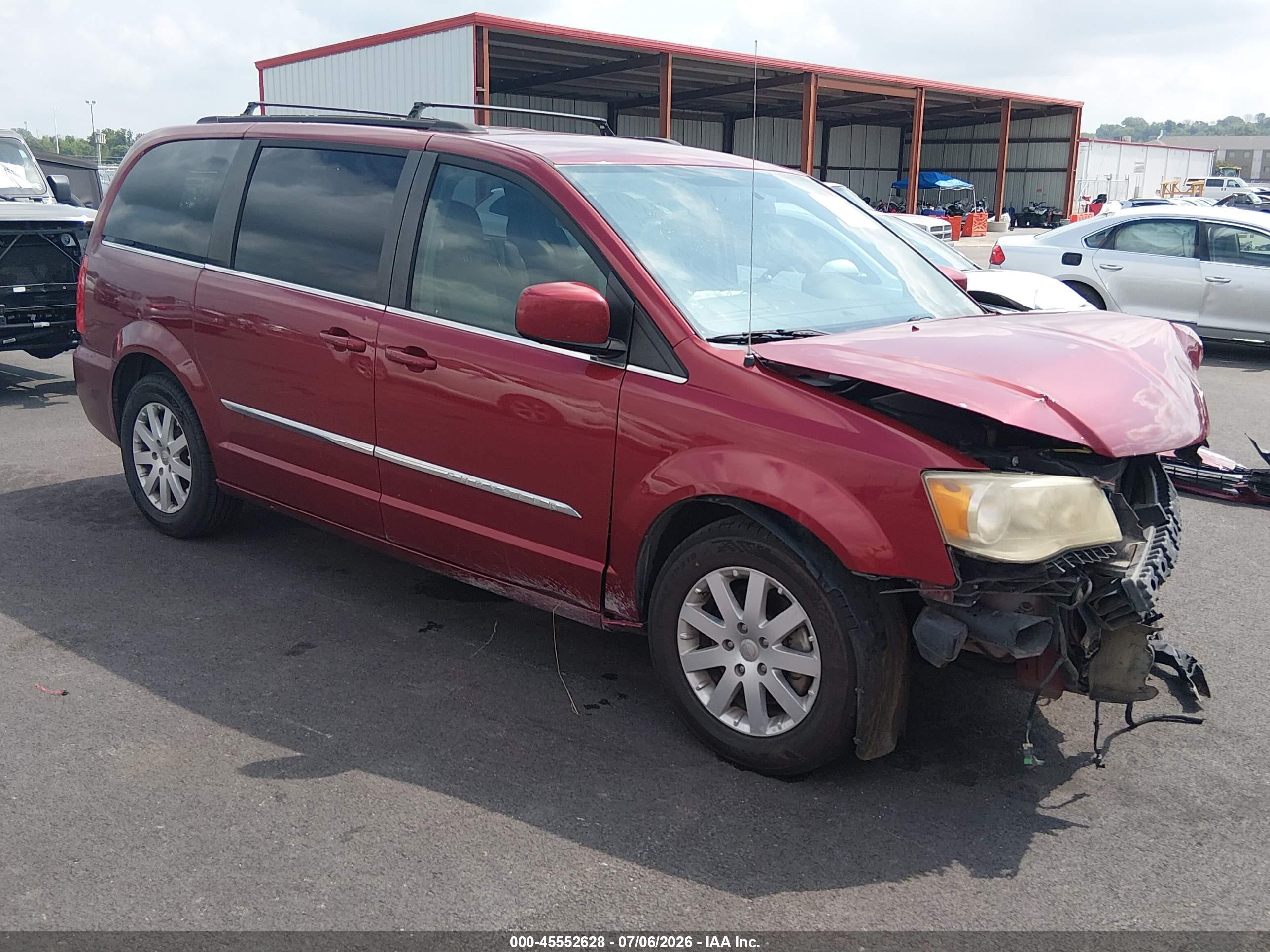 2016 Chrysler Town & Country Touring, VIN 2C4RC1BG3GR238133 — Front end