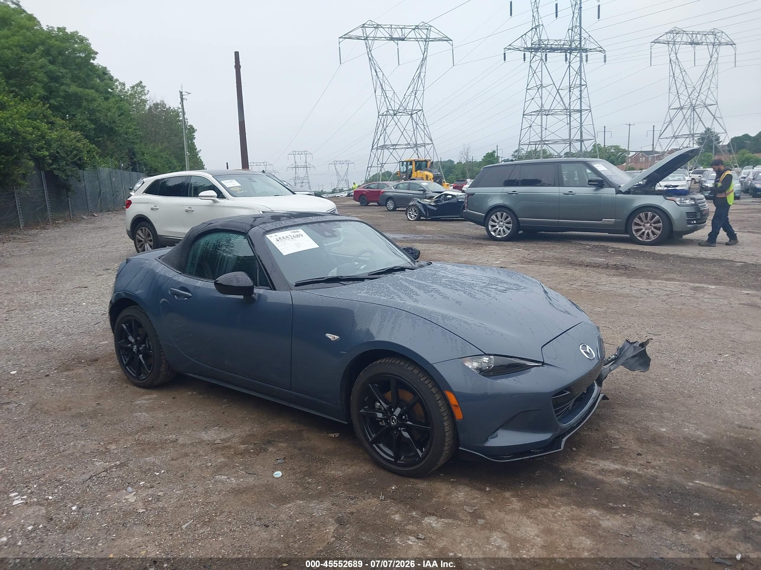 2022 Mazda MX-5 Miata Club, VIN JM1NDAC75N0504477 — Front end