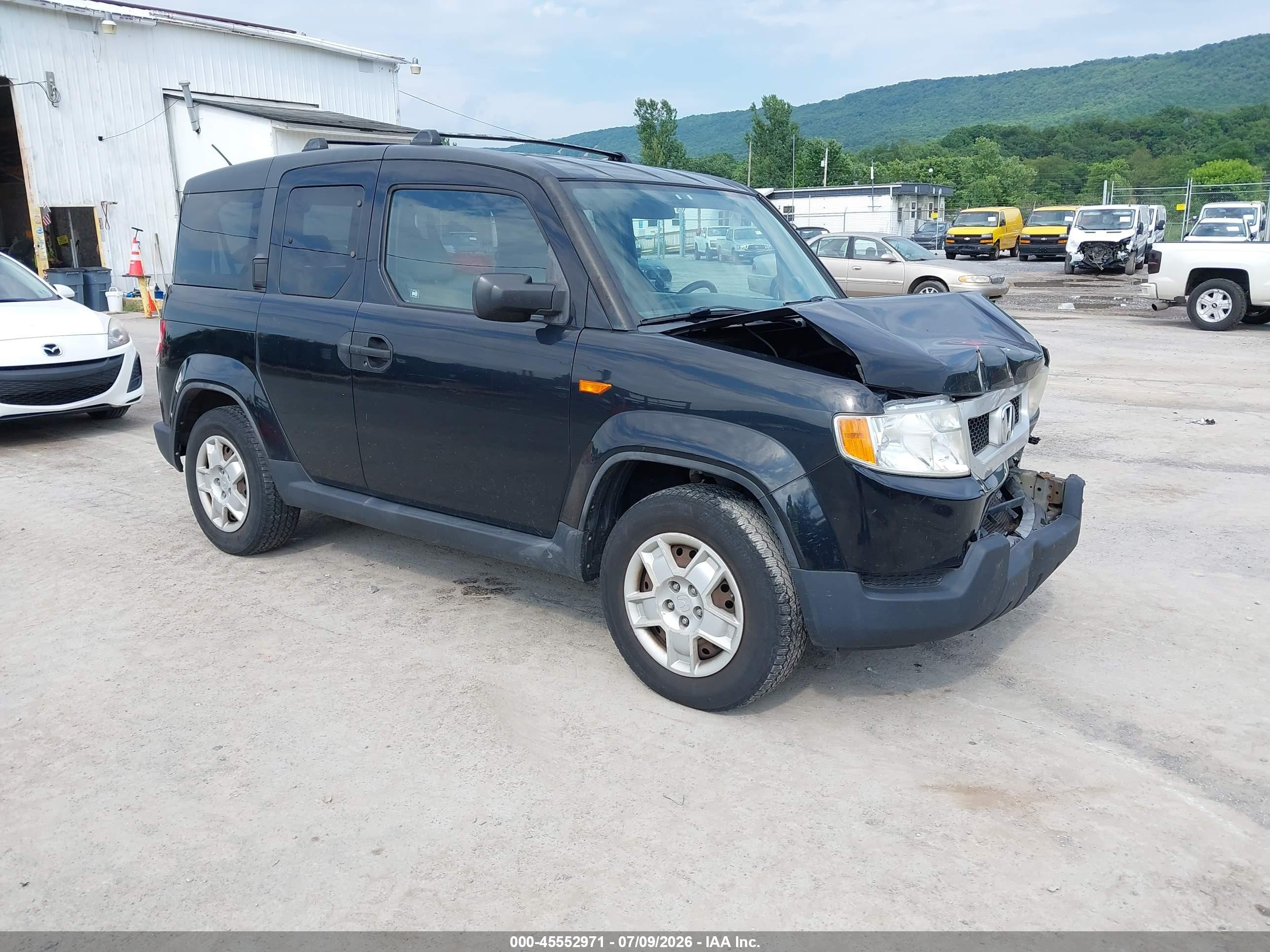 2011 Honda Element LX, VIN 5J6YH1H35BL001740 — Front end