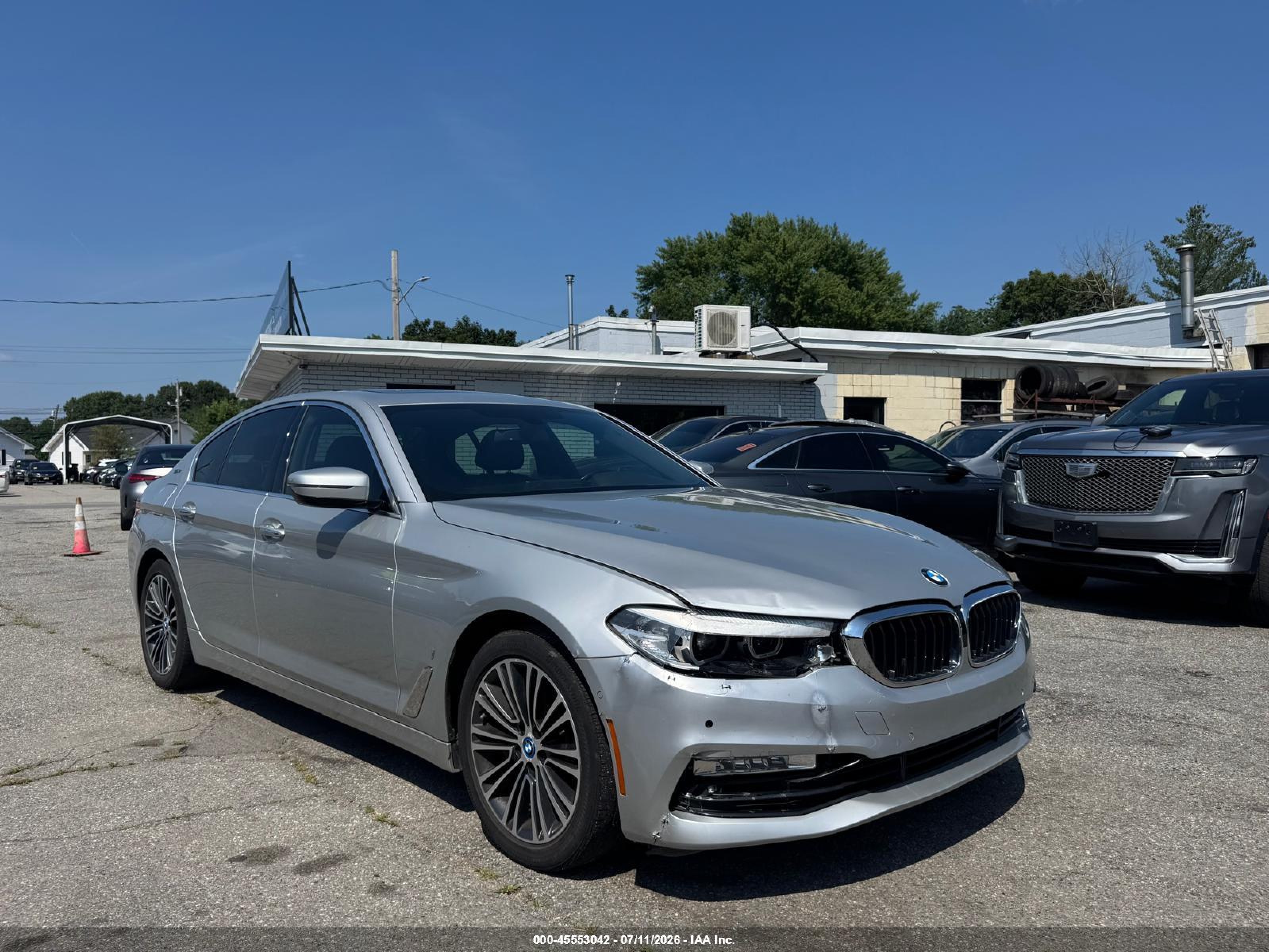 2018 BMW 5 Series 530e xDrive, VIN WBAJB1C56JB084145 — Не указано