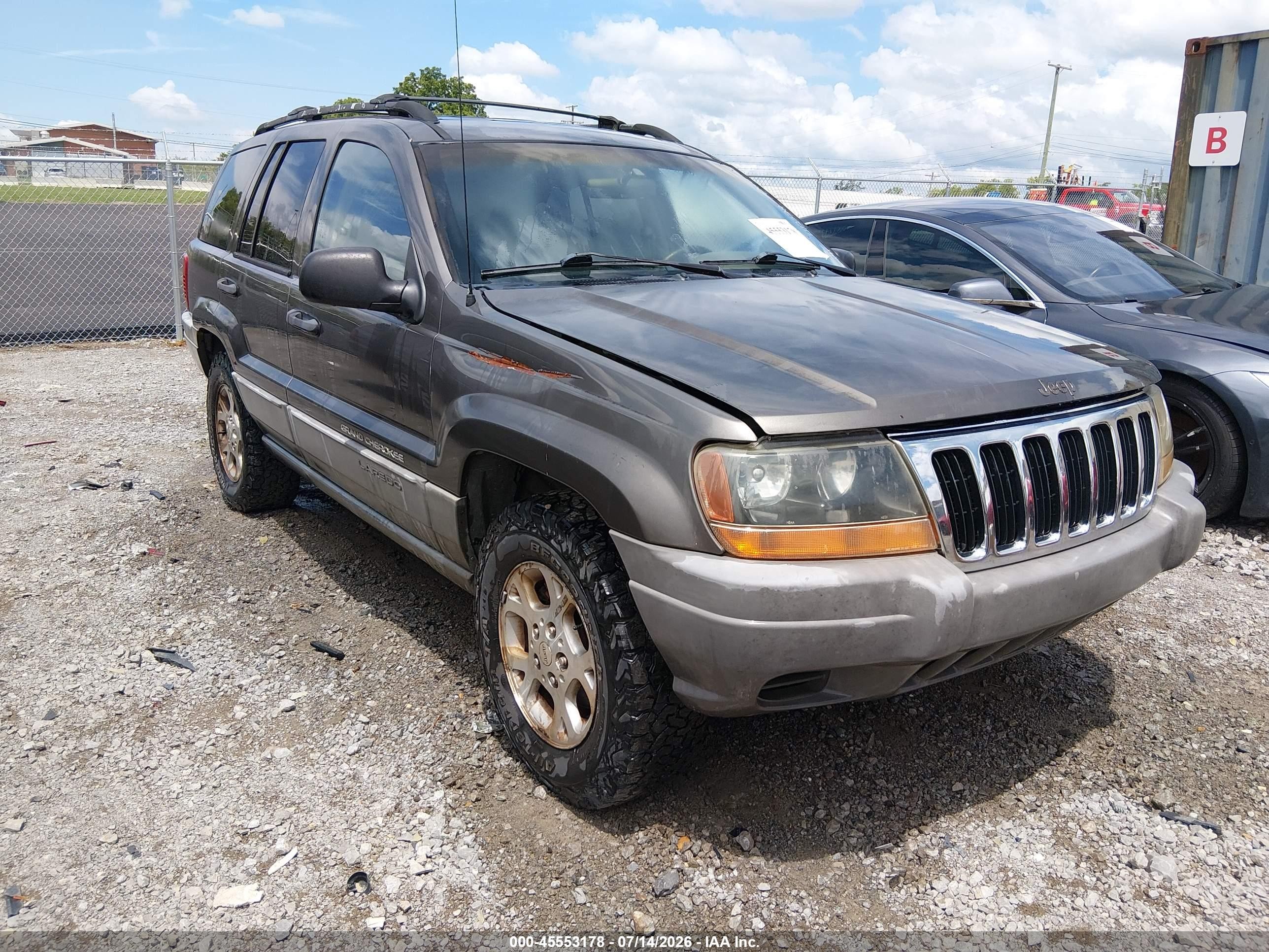 2000 Jeep Grand Cherokee Laredo, VIN 1J4G248S3YC413038 — Normal wear