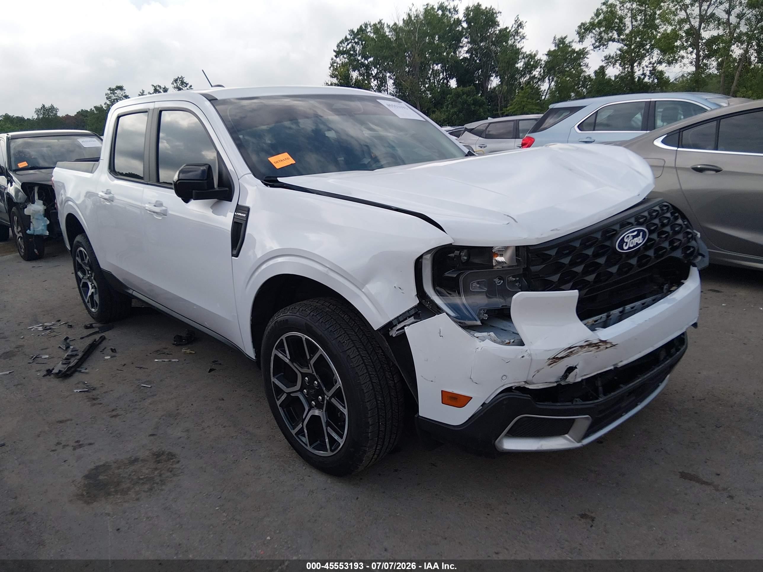 2025 Ford Maverick Lariat, VIN 3FTTW8SA9SRA95466 — Front end