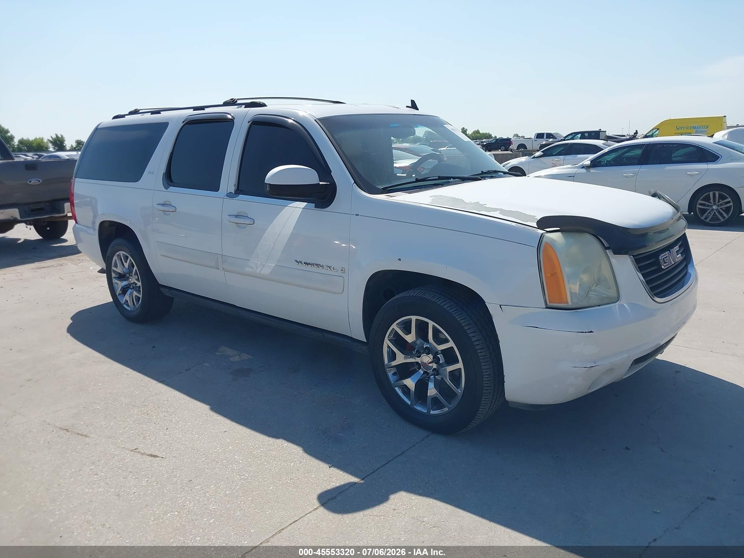 2007 GMC Yukon XL SLT, VIN 1GKFC16087J234572 — Side