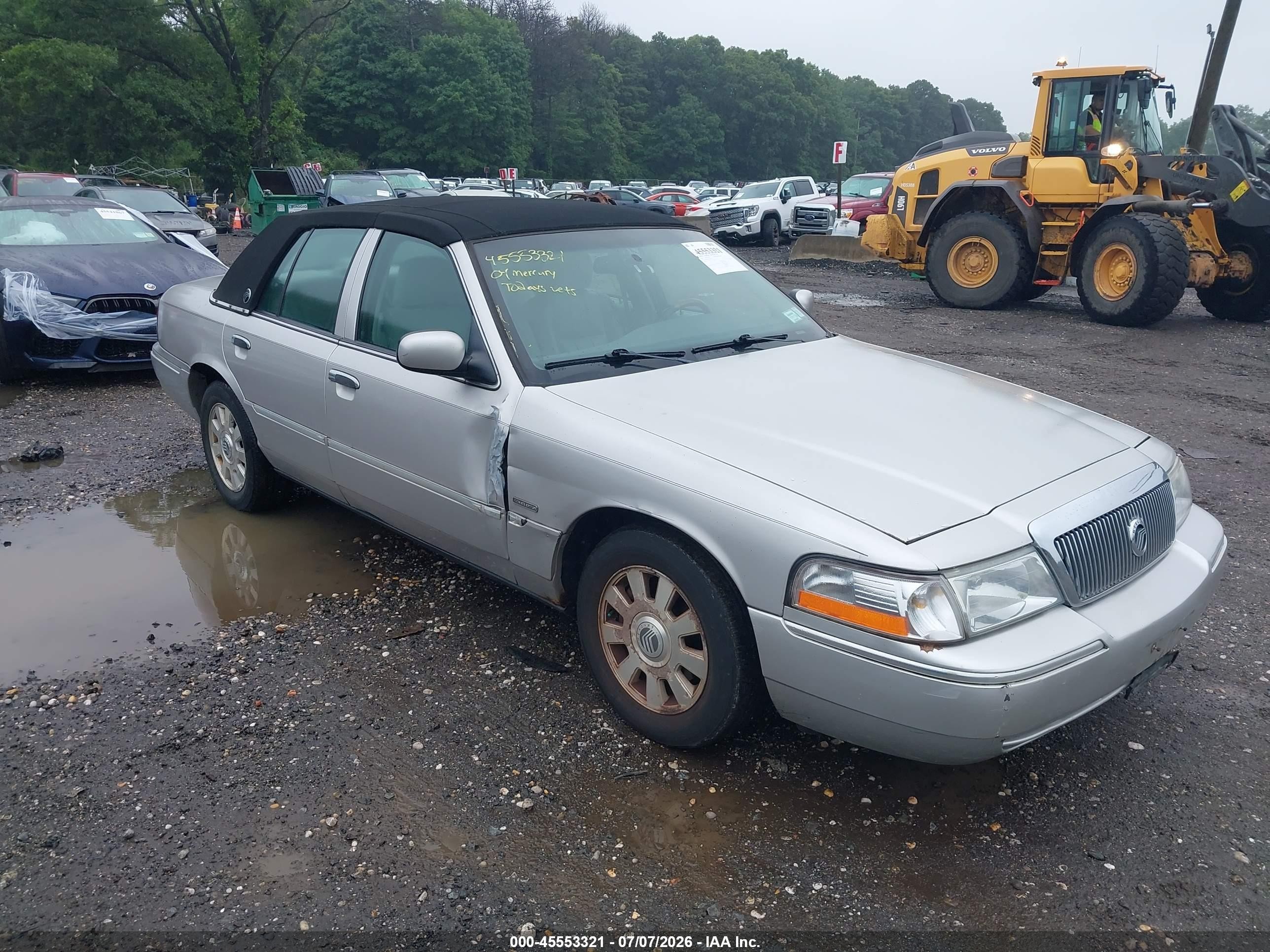 2004 Mercury Grand Marquis LS Premium, VIN 2MEHM75W94X635298 — Front end