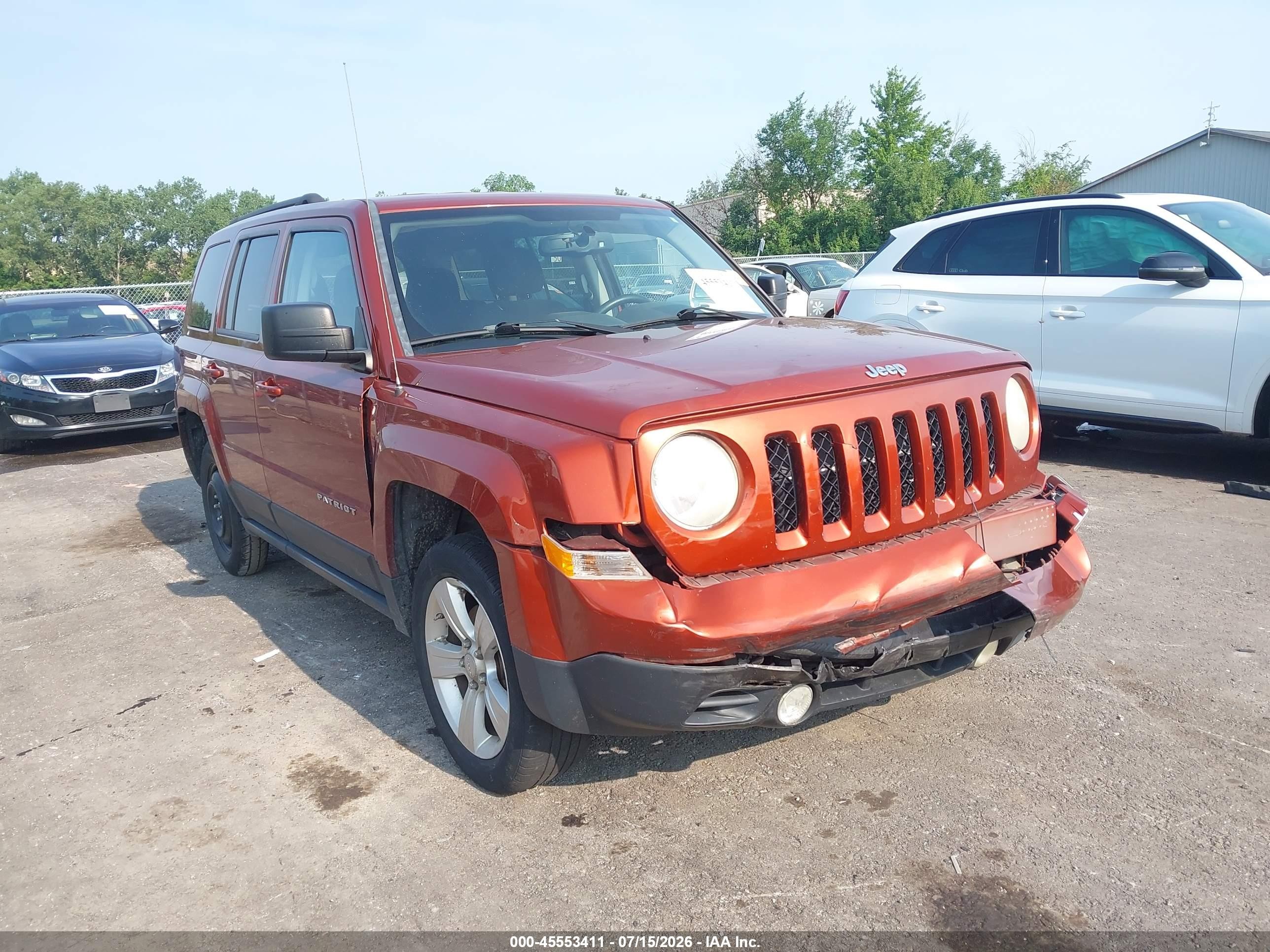 2012 Jeep Patriot Latitude, VIN 1C4NJRFB0CD604841 — Front end