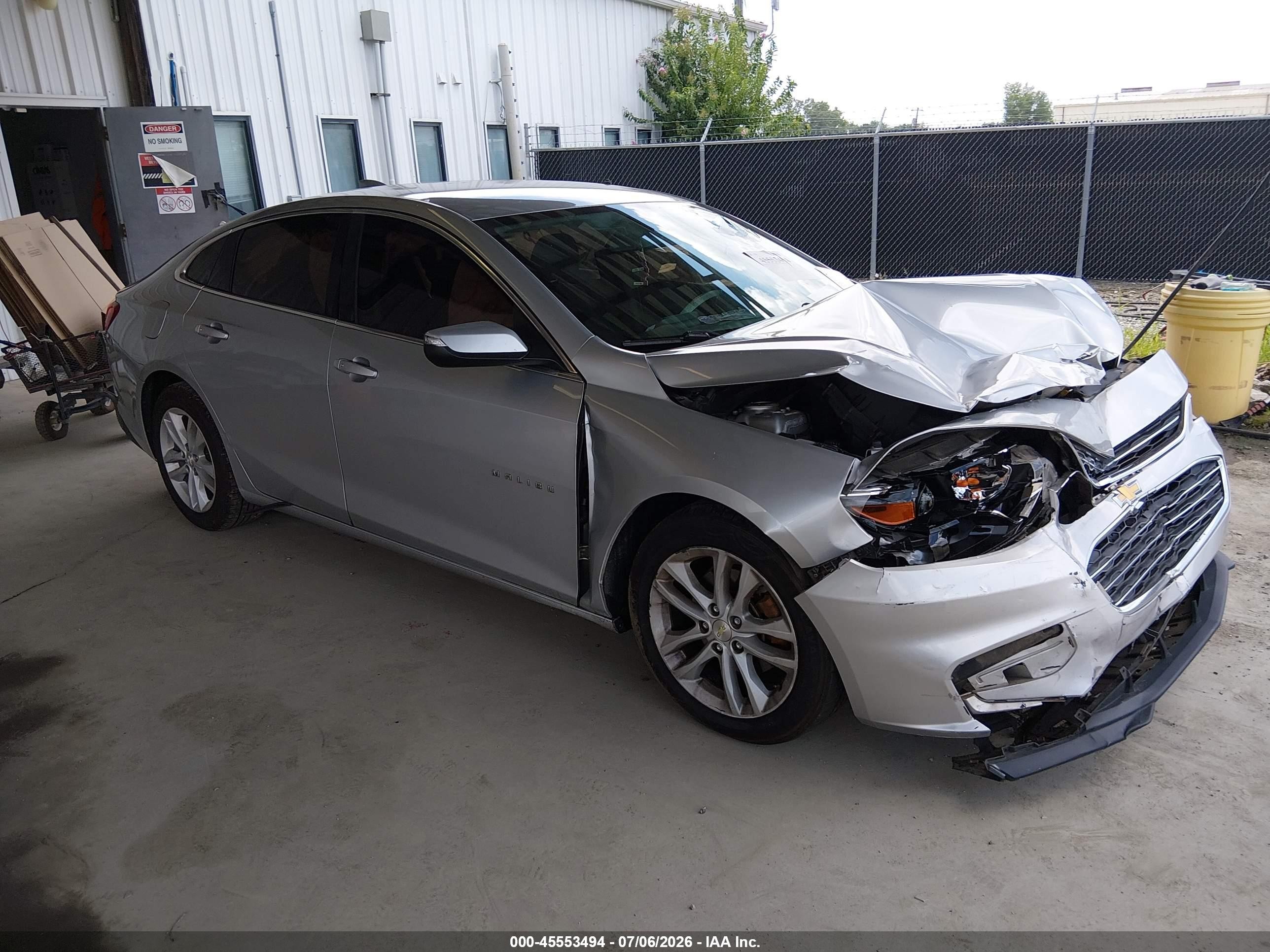 2018 Chevrolet Malibu LT, VIN 1G1ZD5ST3JF225228 — Front end