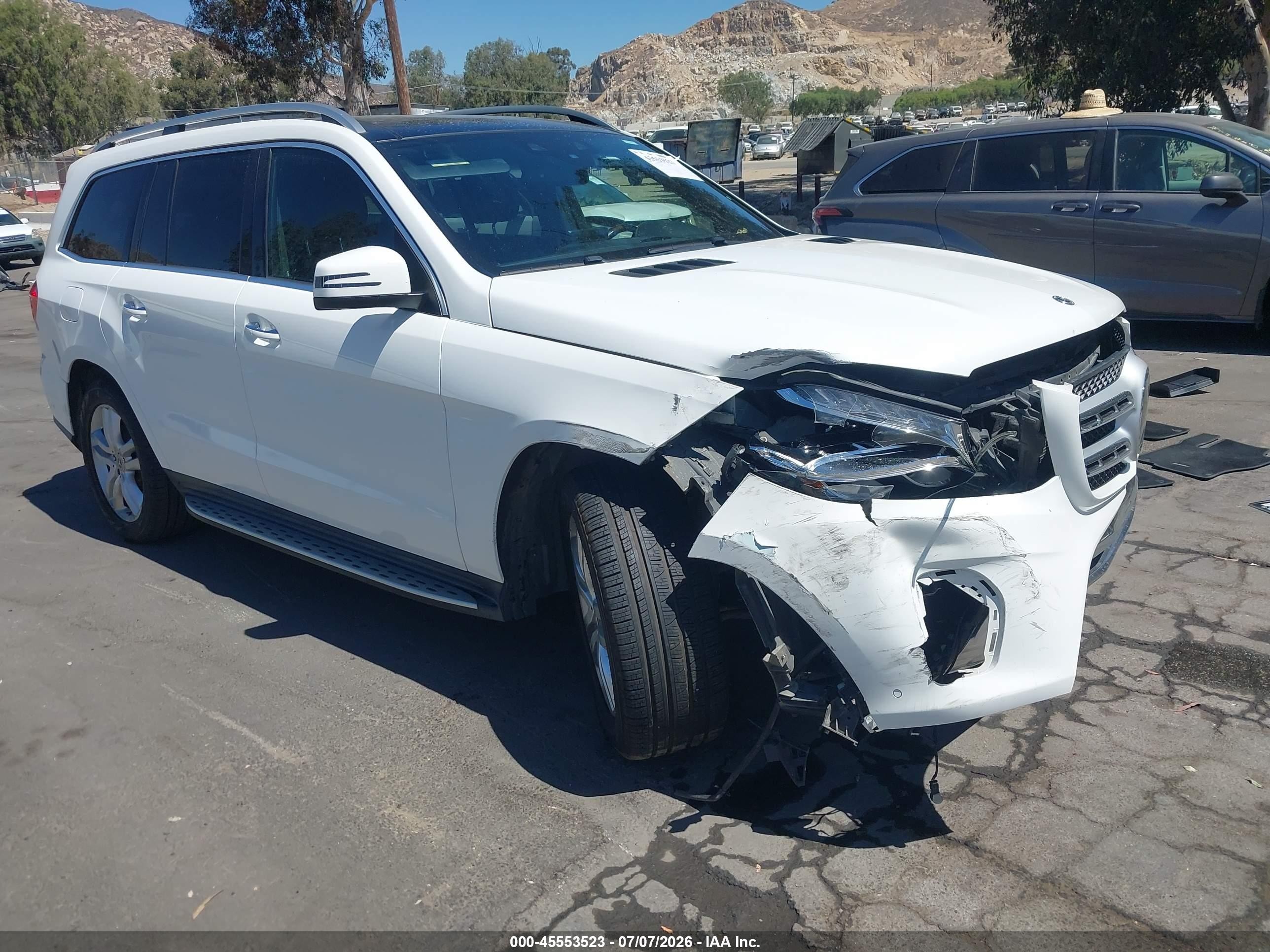 2018 Mercedes-Benz GLS 450, VIN 4JGDF6EE8JB130522 — Front end