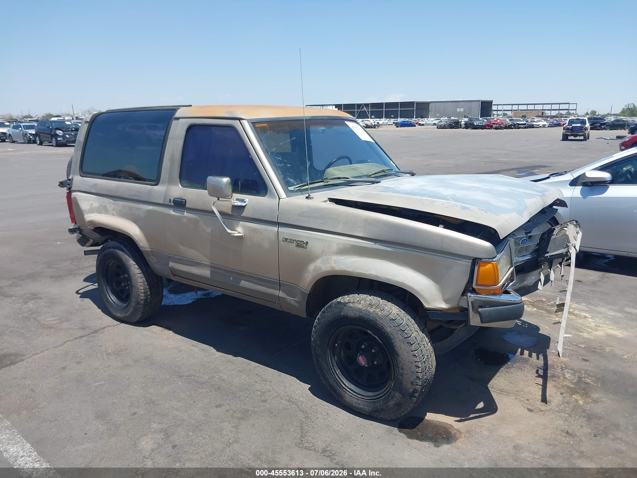 1990 Ford Bronco, VIN 1FMCU14T7LUA06754 — Front end