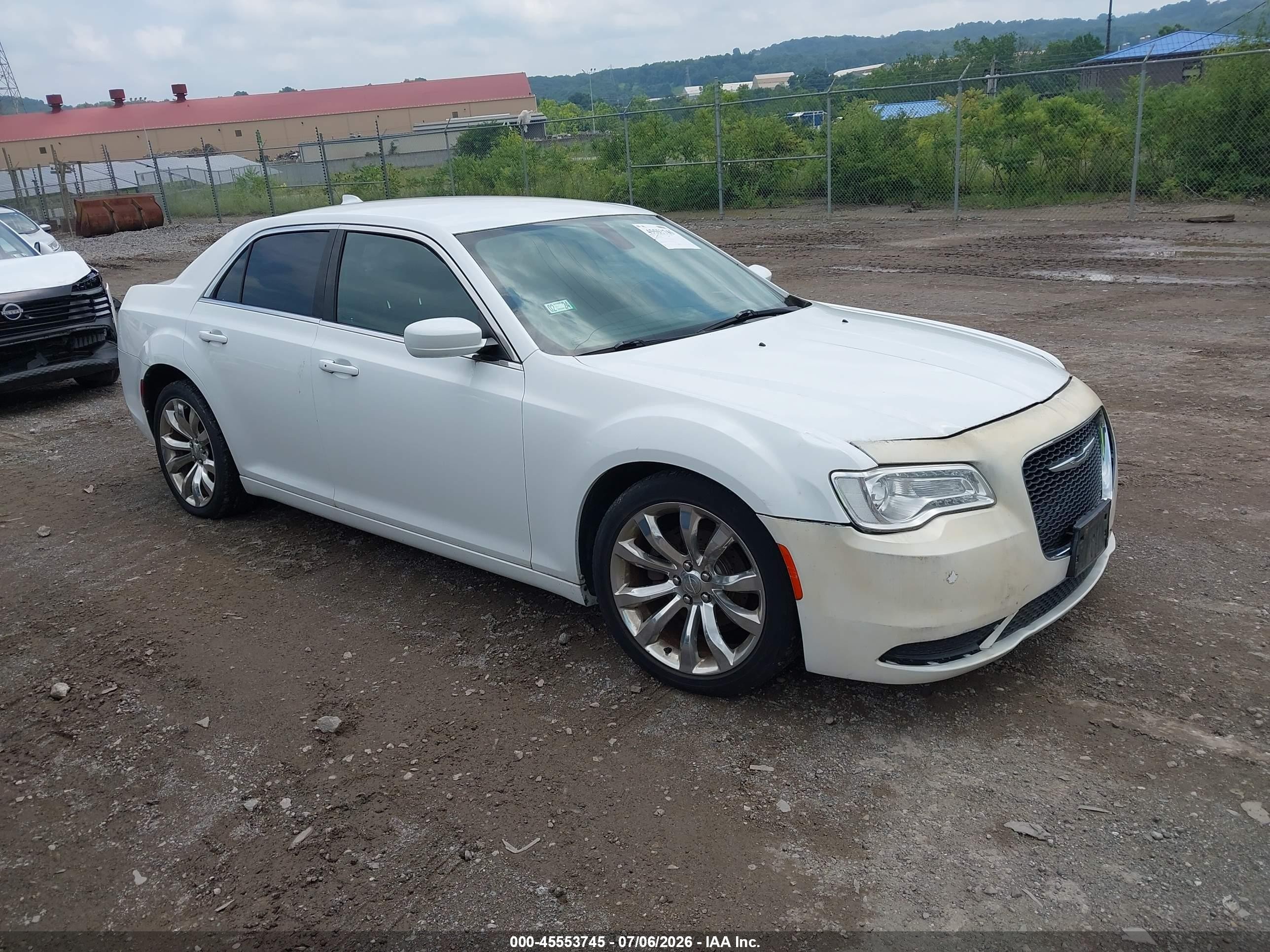 2016 Chrysler 300 Anniversary Edition, VIN 2C3CCAAG5GH343774 — Normal wear