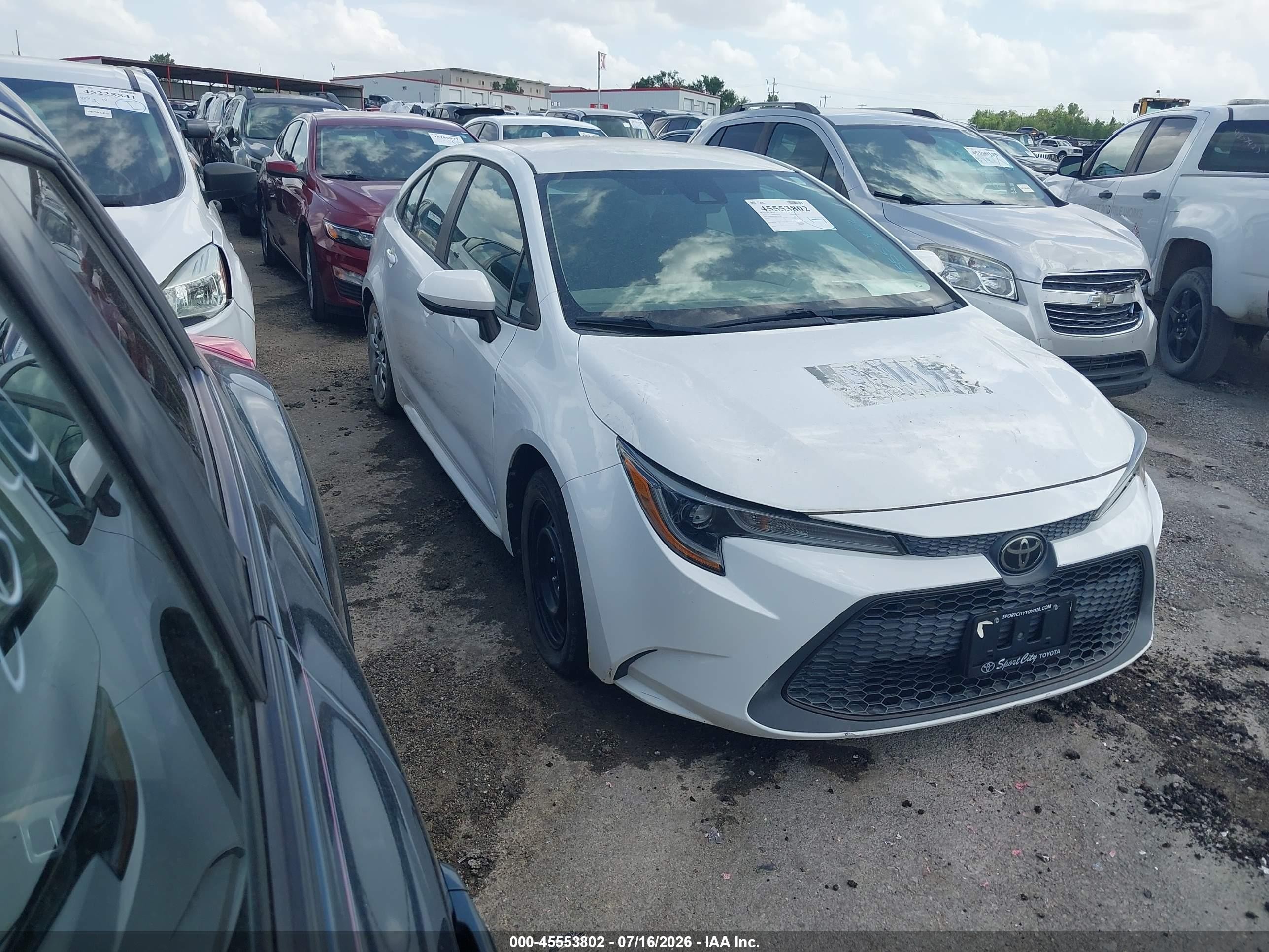2020 Toyota Corolla LE, VIN 5YFEPRAE0LP102568 — Side