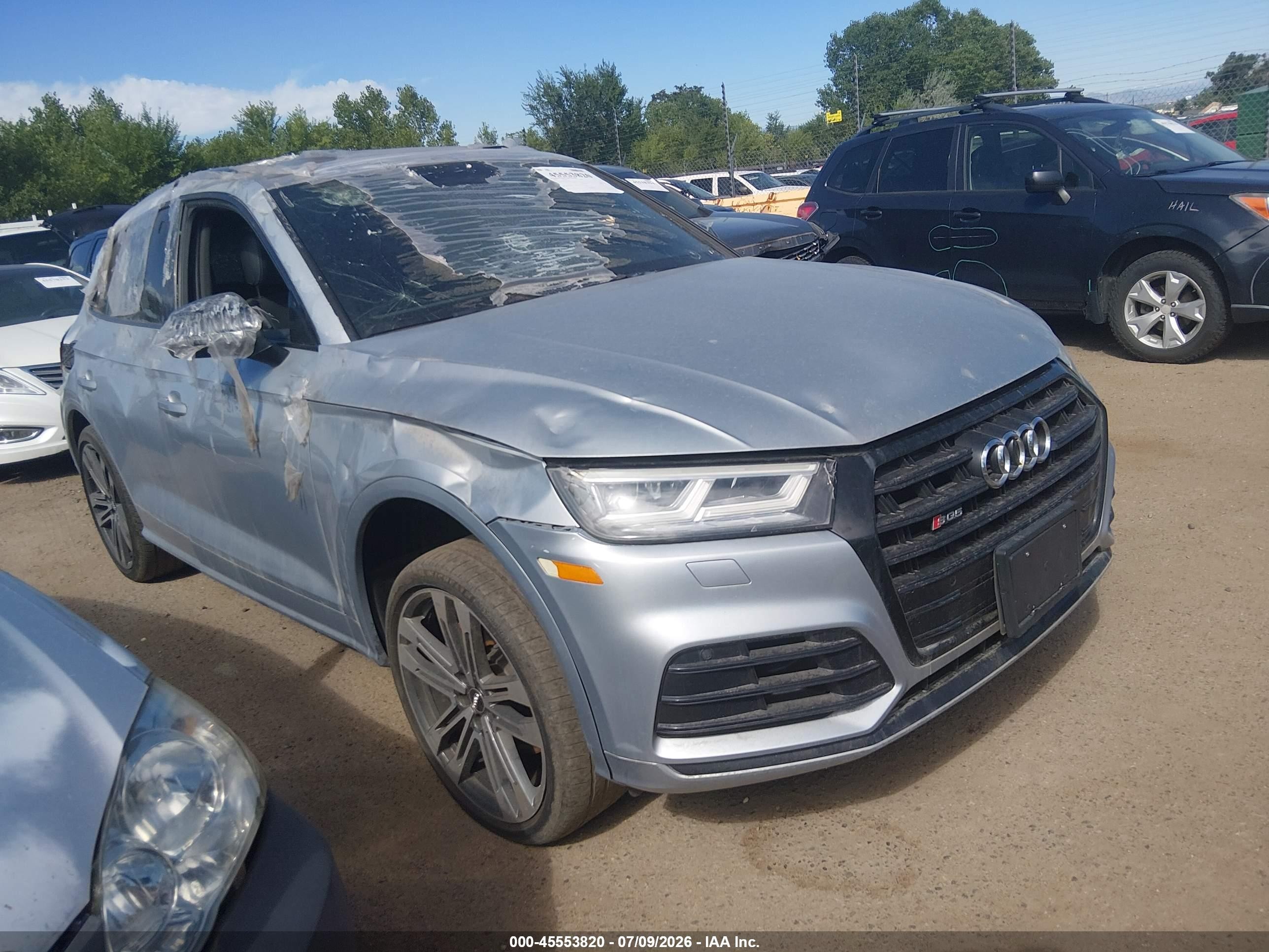 2019 Audi SQ5 Premium Plus, VIN WA1B4AFY6K2076615 — Бок