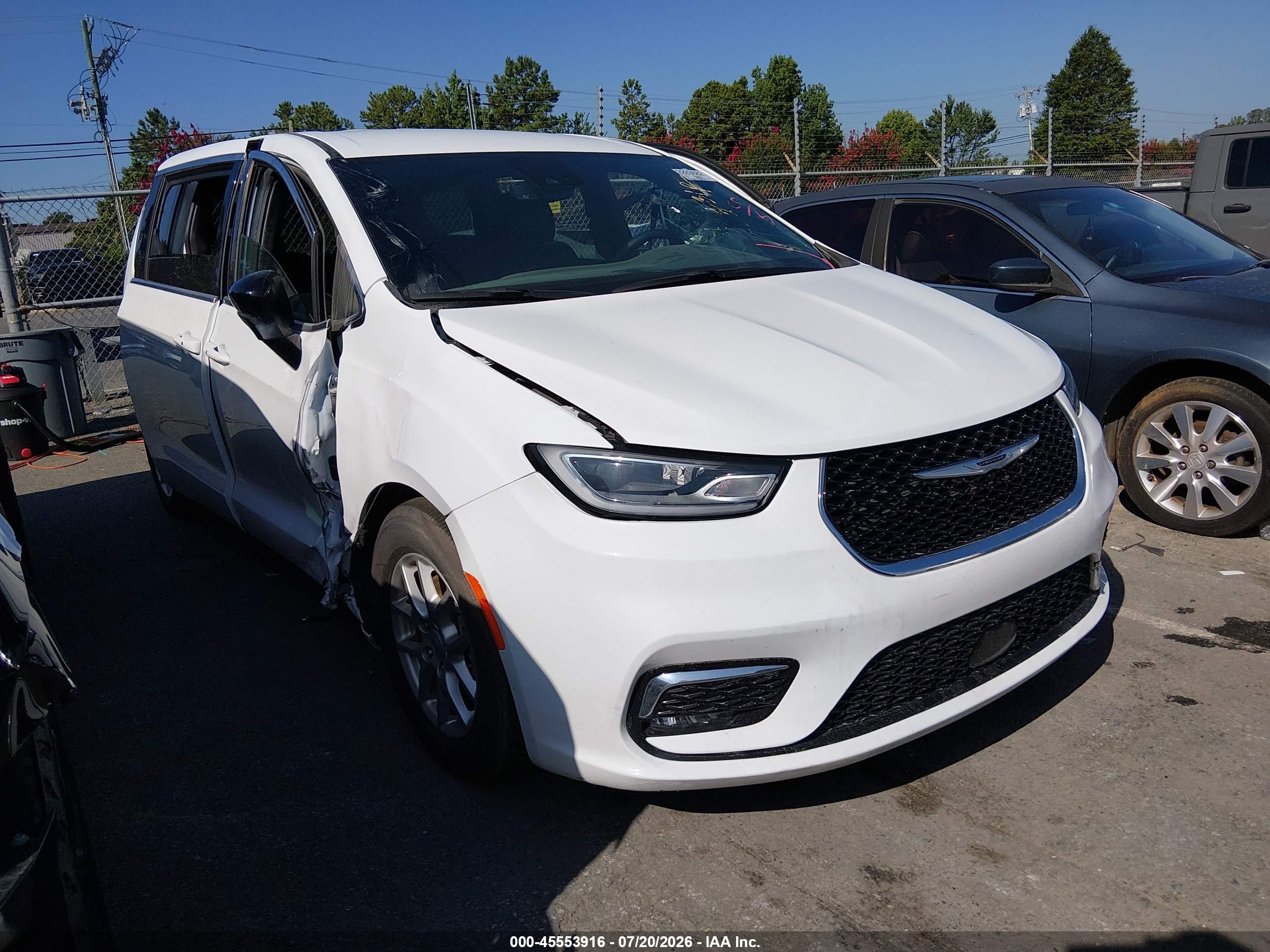 2025 Chrysler Pacifica Select, VIN 2C4RC1BG6SR569751 — Side