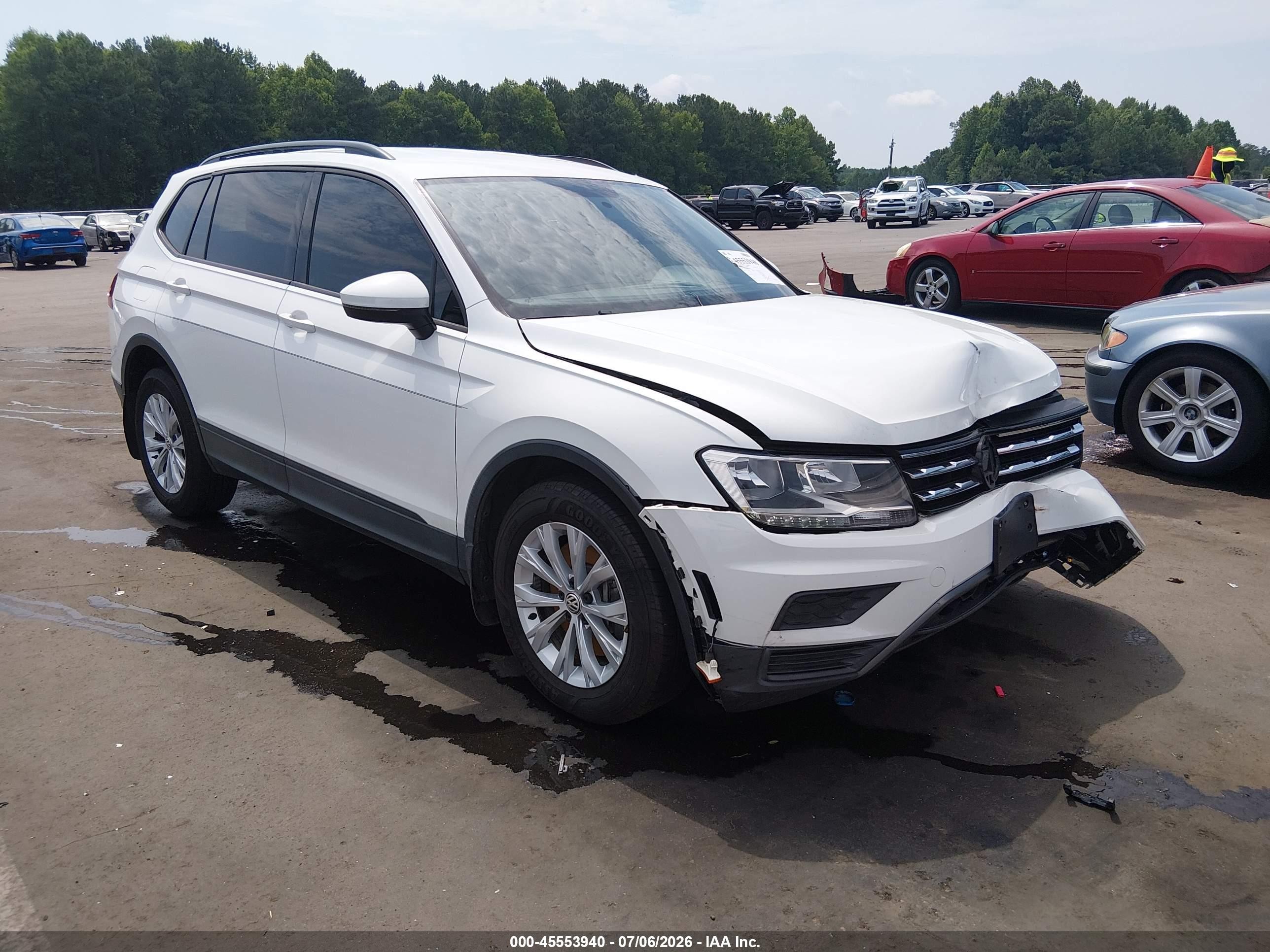 2019 Volkswagen Tiguan S, VIN 3VV1B7AX1KM139560 — Front end