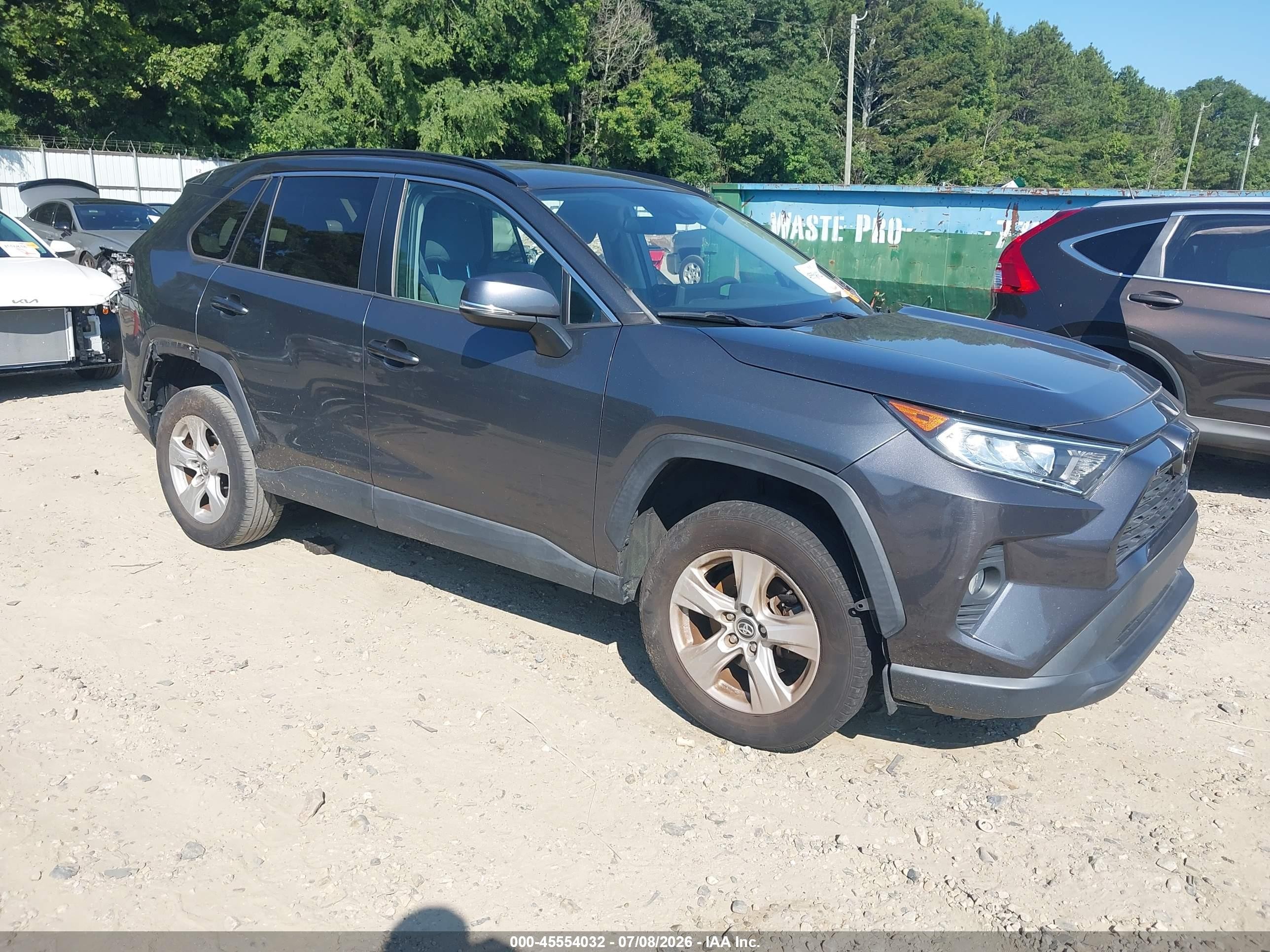 2020 Toyota RAV4 XLE, VIN 2T3W1RFV1LC035548 — All over