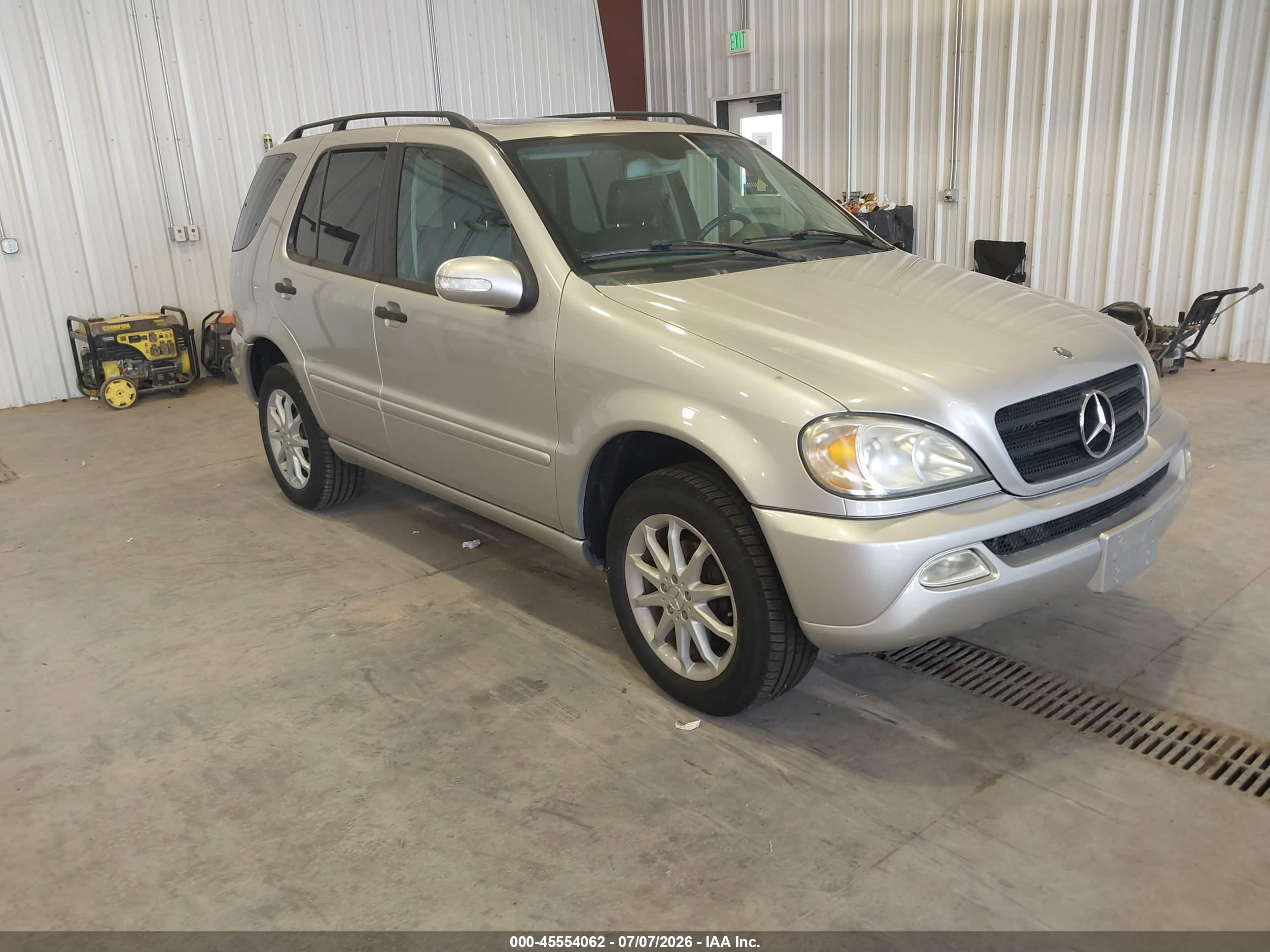 2004 Mercedes-Benz M 350, VIN 4JGAB57E14A503335 — Зад