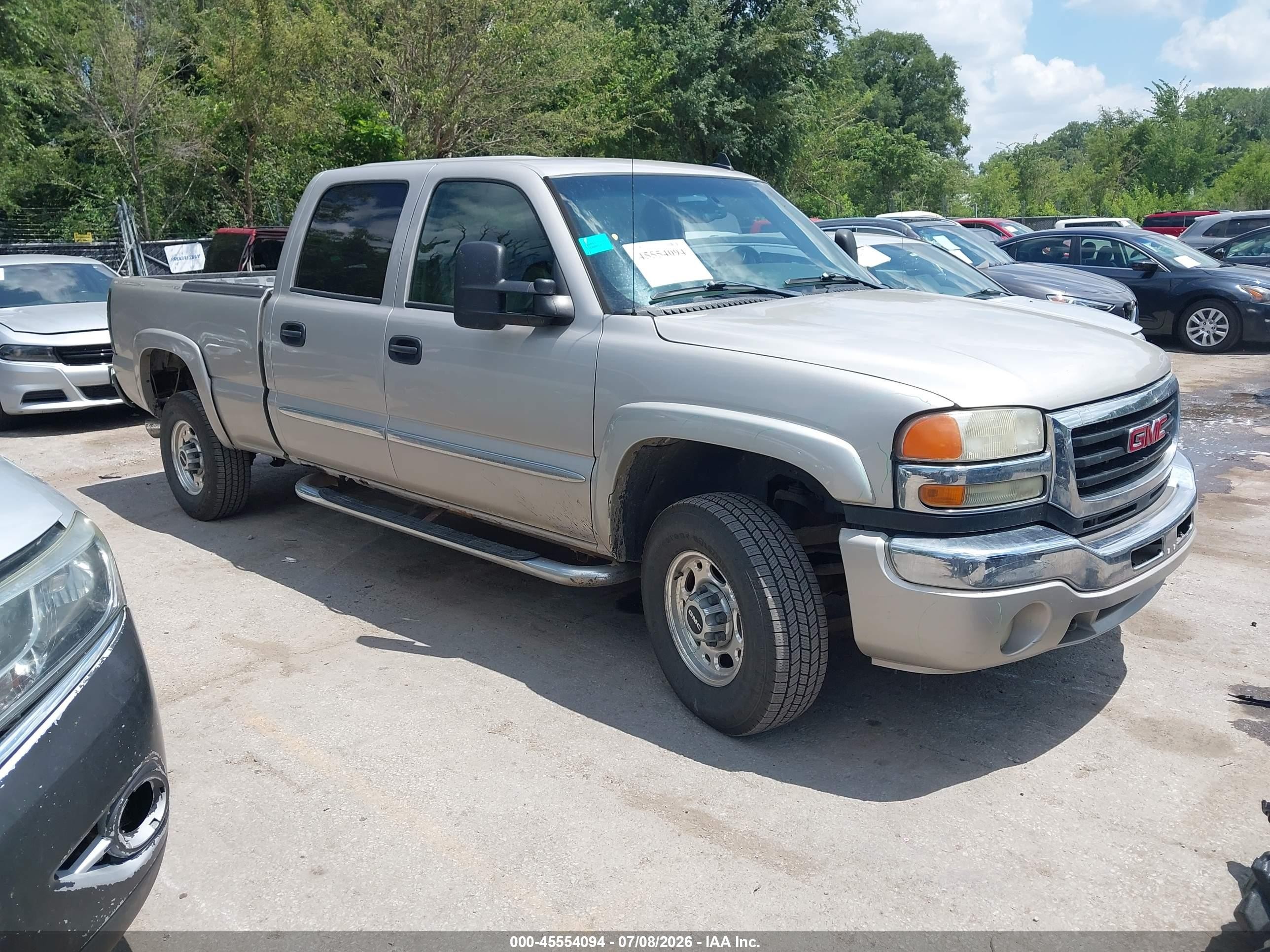 2006 GMC Sierra 2500HD SLE2, VIN 1GTHK23226F100368 — Side