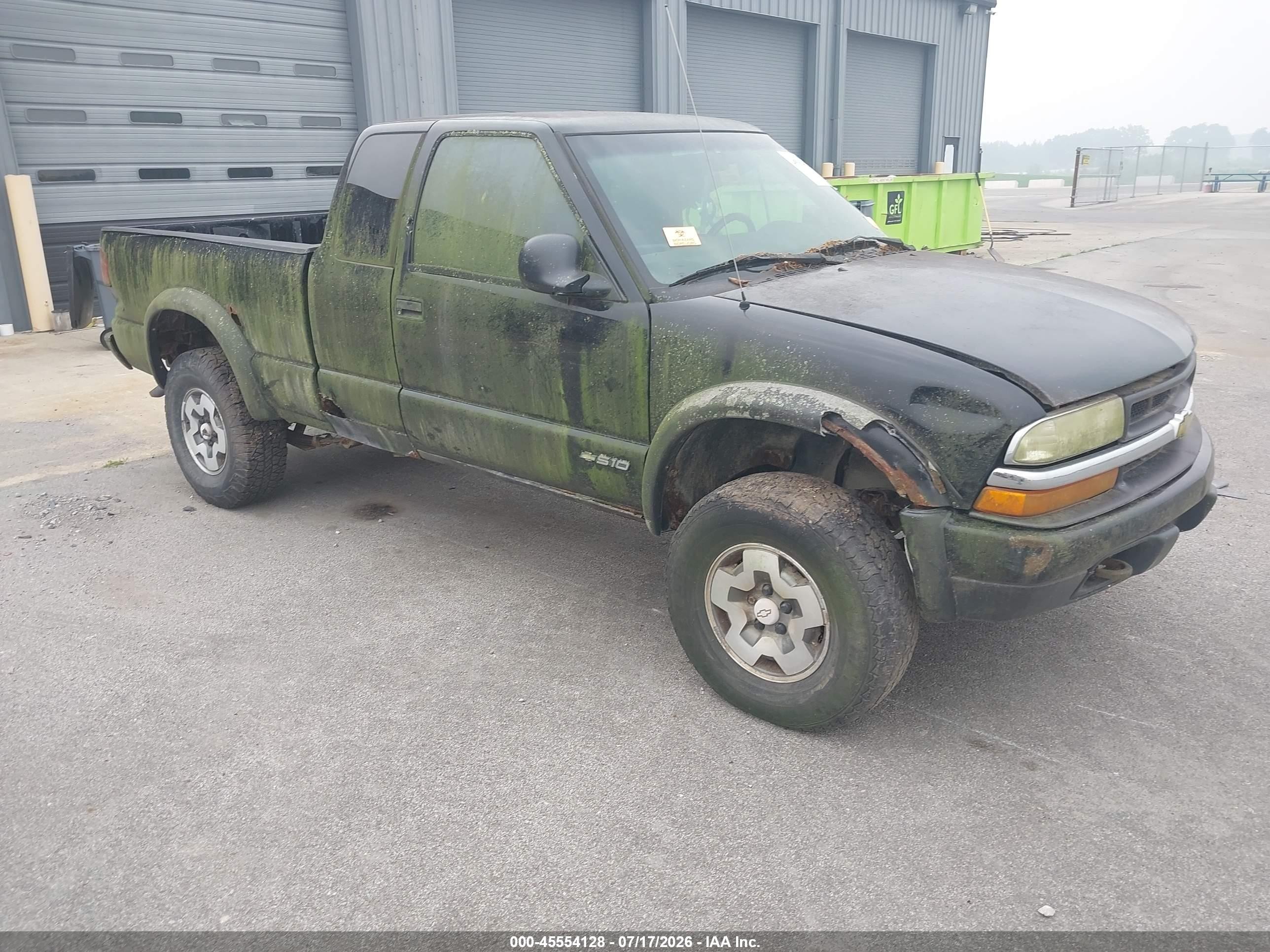 2001 Chevrolet S-10 LS ZR2, VIN 1GCCT19W118136318 — All over