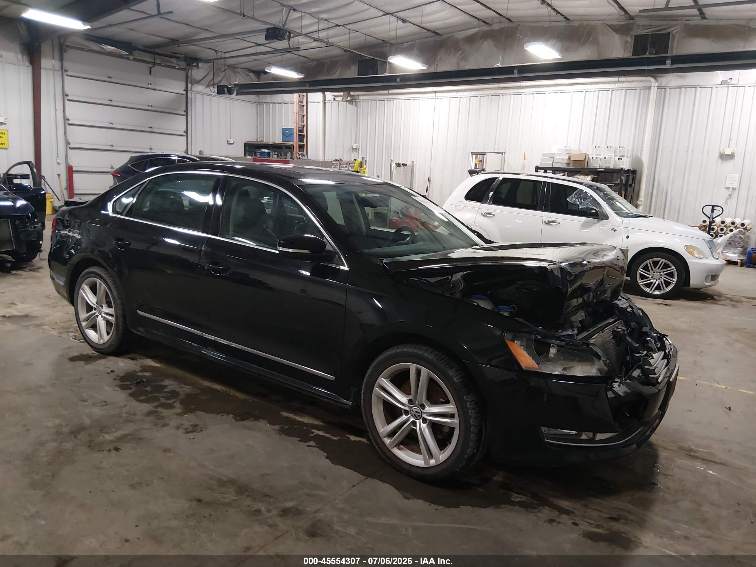 2015 Volkswagen Passat SEL Premium, VIN 1VWCS7A30FC123326 — По всему кузову