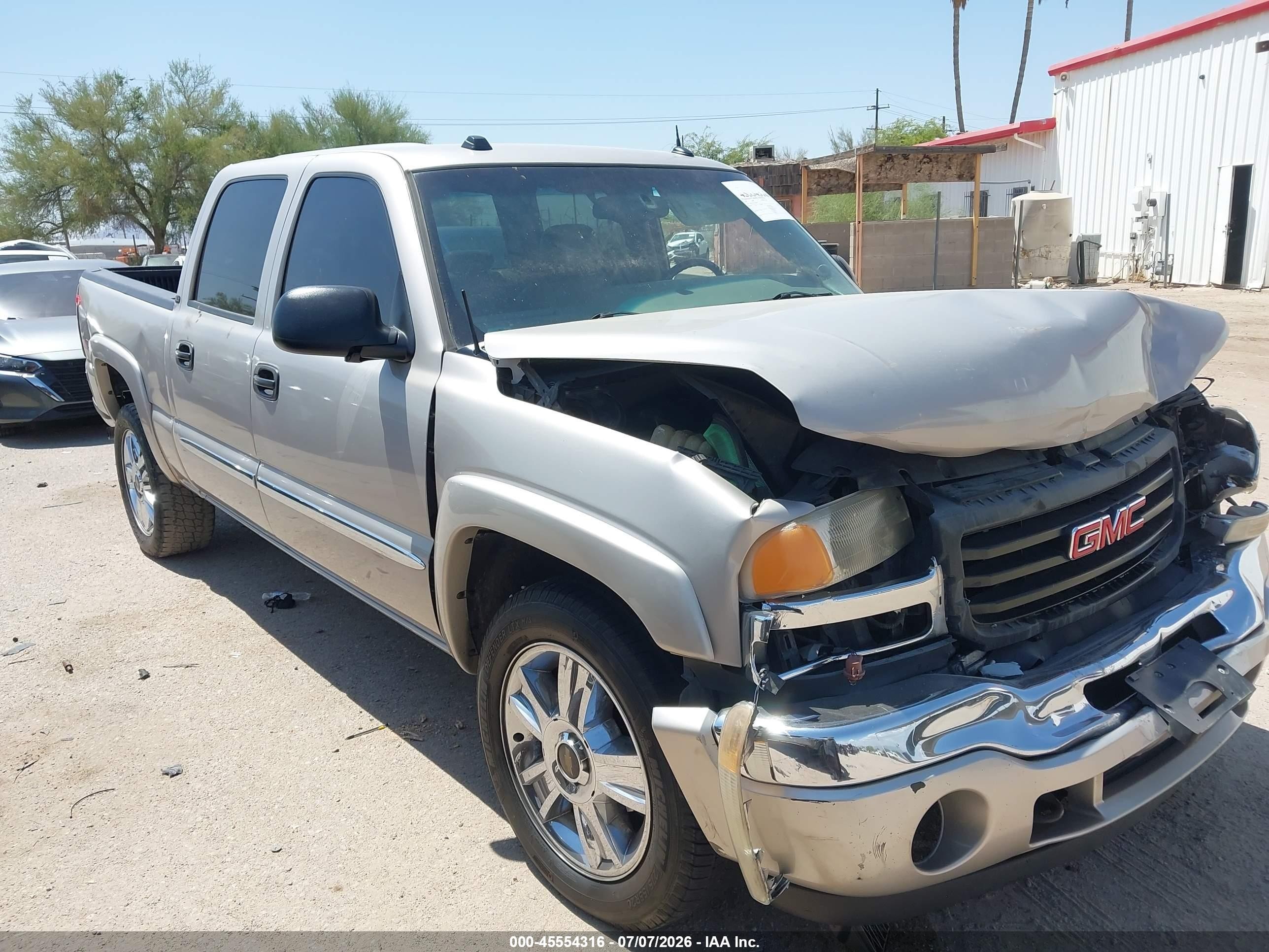 2005 GMC Sierra 1500 SLE, VIN 2GTEK13T451266564 — Front end