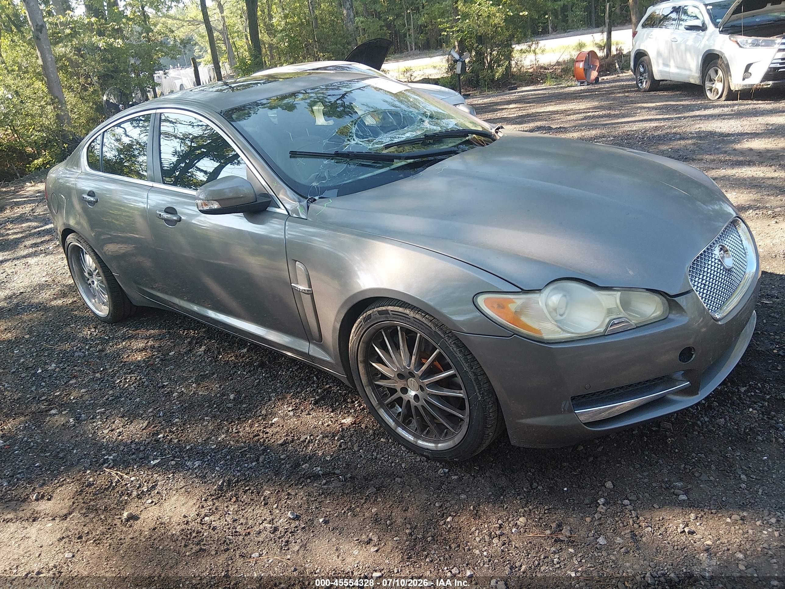 2009 Jaguar XF Supercharged, VIN SAJWA07C891R01178 — Front end