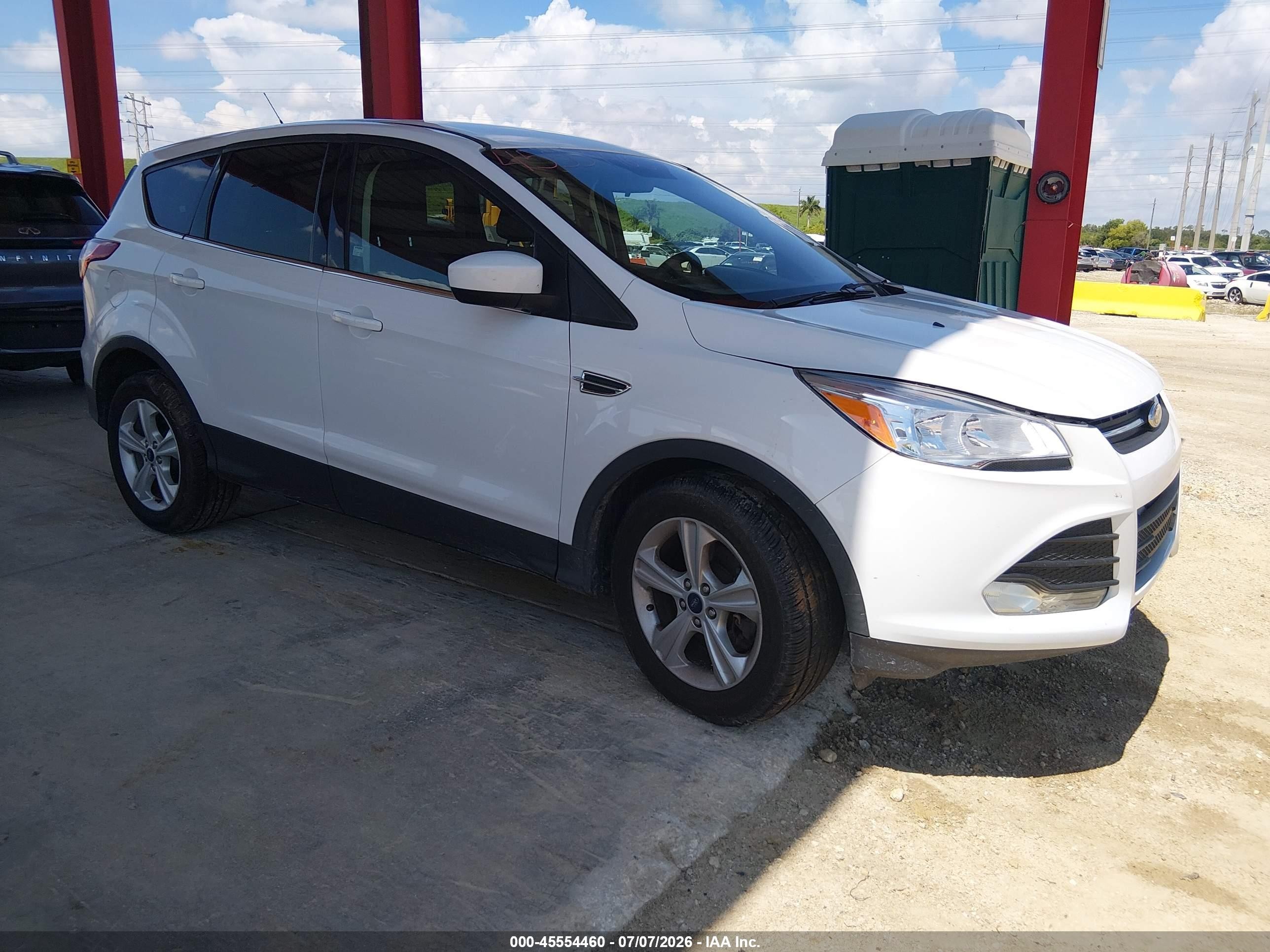 2015 Ford Escape SE, VIN 1FMCU9GX9FUB01771 — Front end
