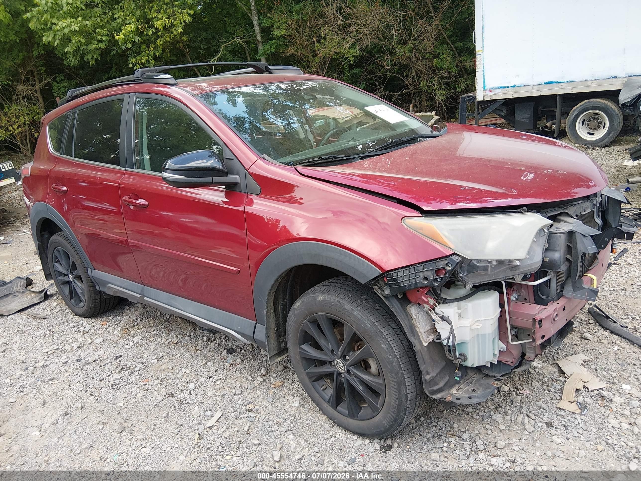 2018 Toyota RAV4 XLE, VIN 2T3RFREV1JW784572 — Front end