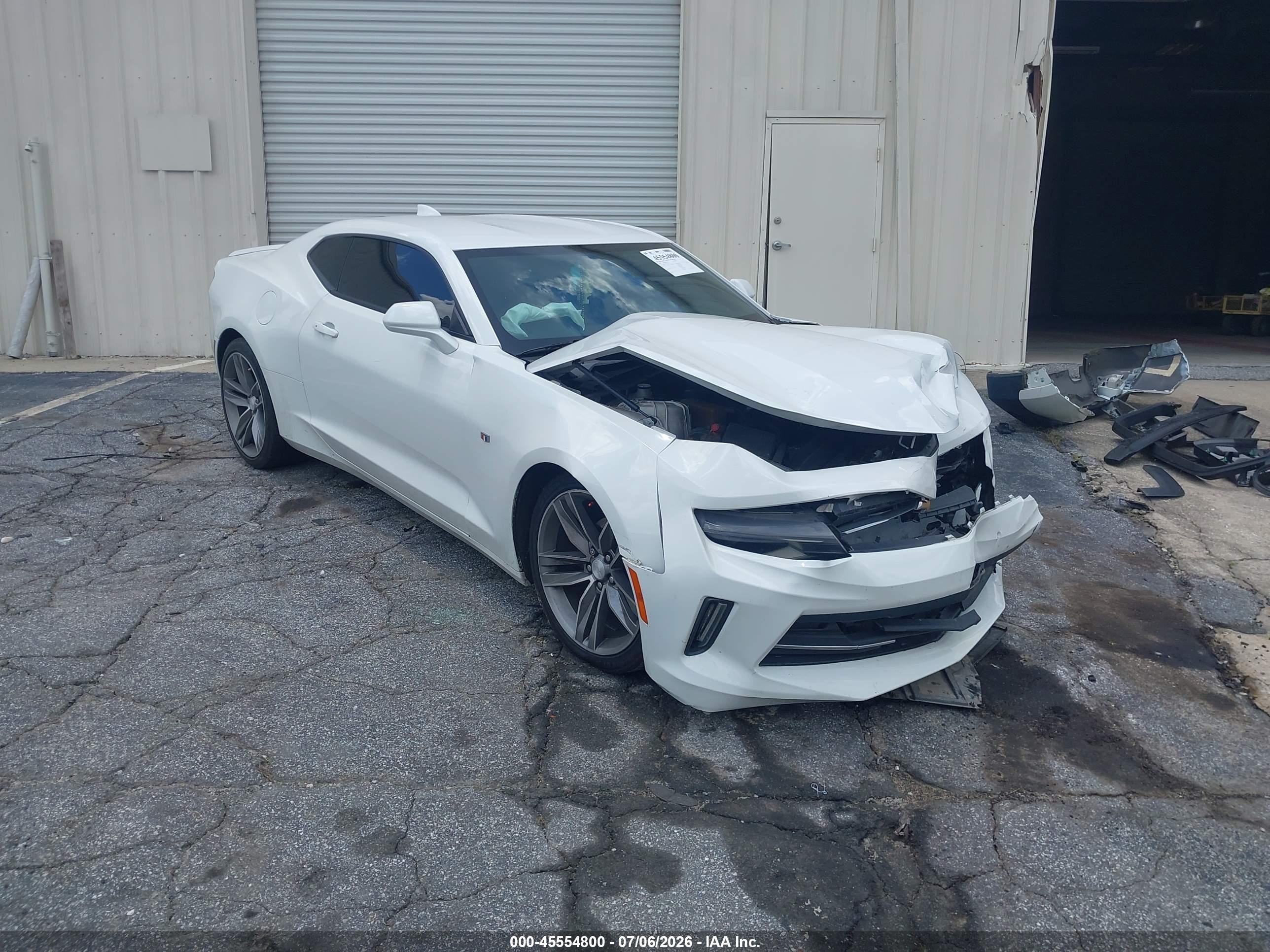 2018 Chevrolet Camaro 1LT, VIN 1G1FB1RS2J0191168 — Перед