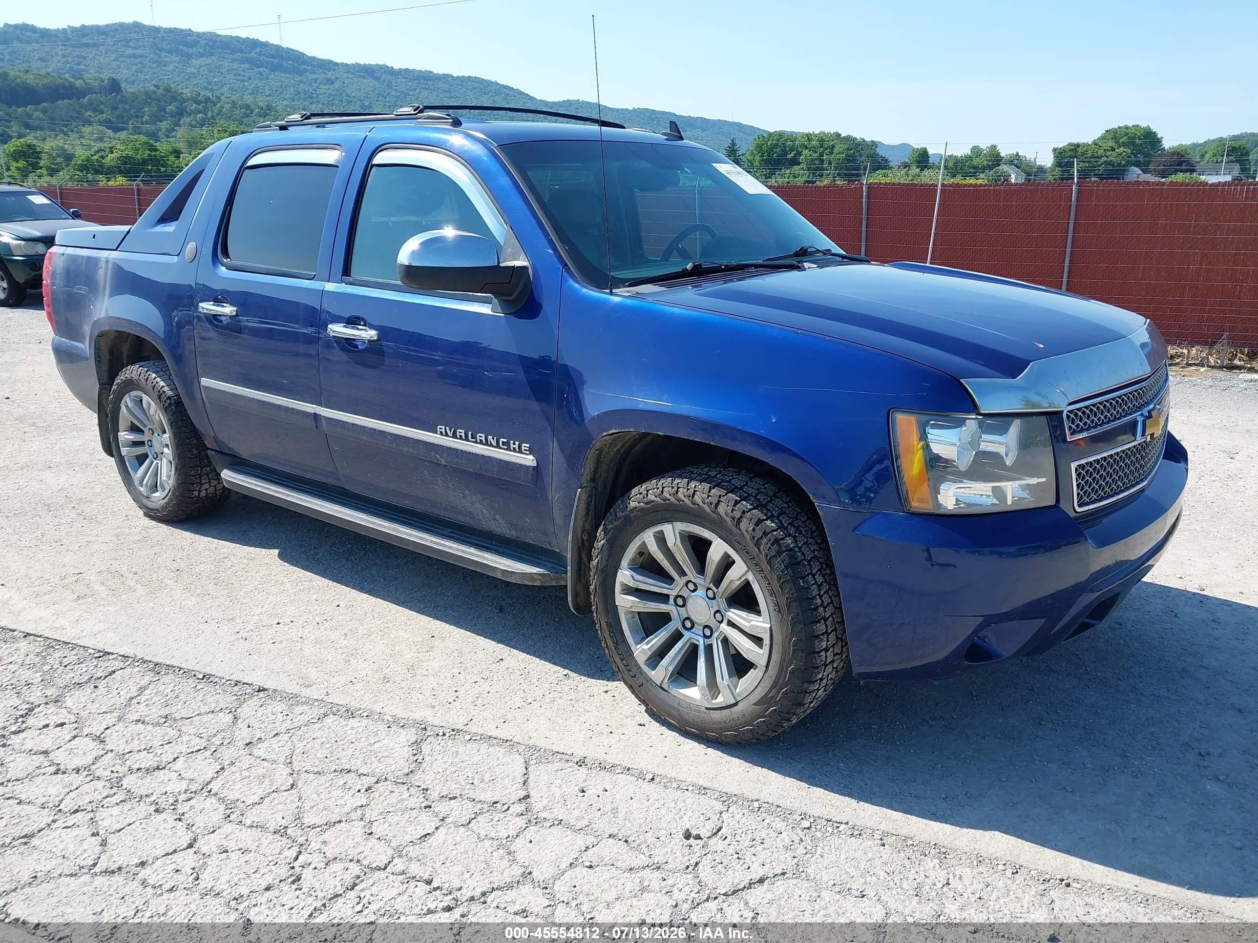 2013 Chevrolet Avalanche LTZ, VIN 3GNTKGE79DG195465 — Rear end