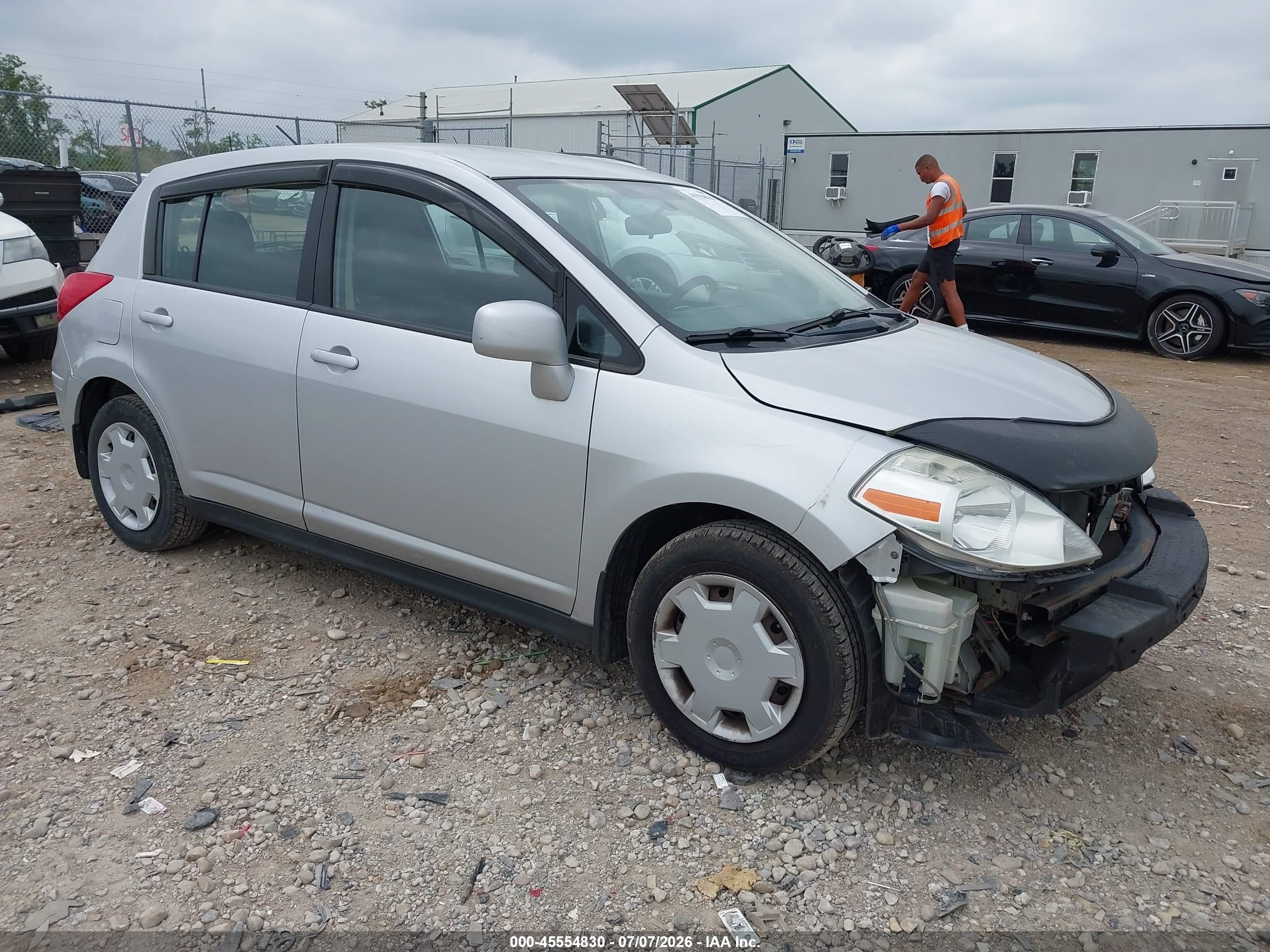2011 Nissan Versa S, VIN 3N1BC1CP0BL422664 — Front end