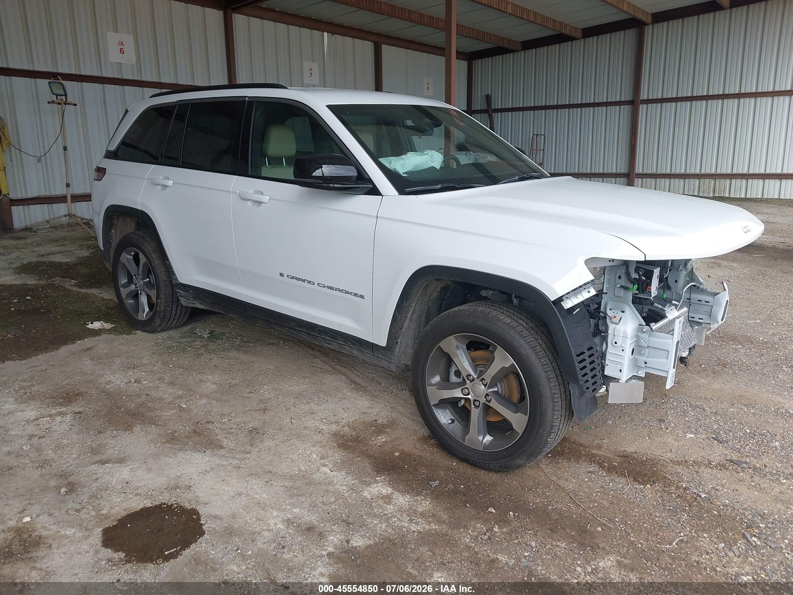 2026 Jeep Grand Cherokee, VIN 1C4RJGBR6TC197526 — Front end