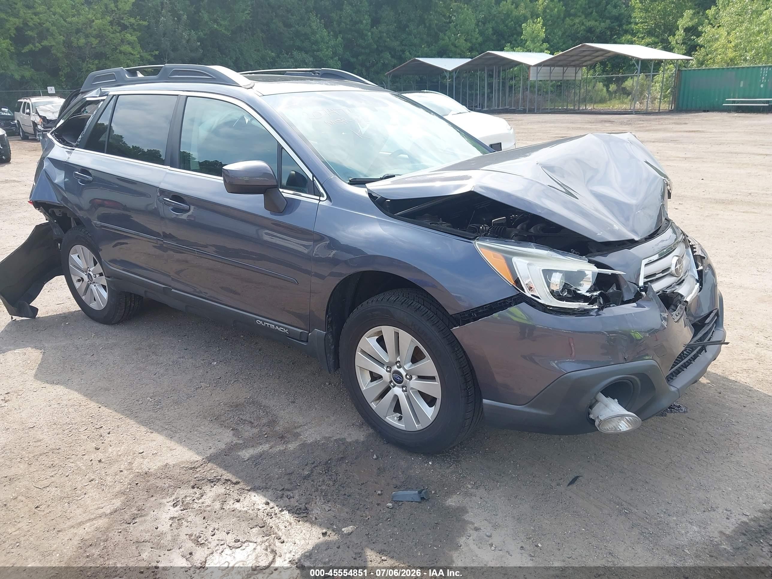 2015 Subaru Outback Premium, VIN 4S4BSAEC8F3322562 — Зад