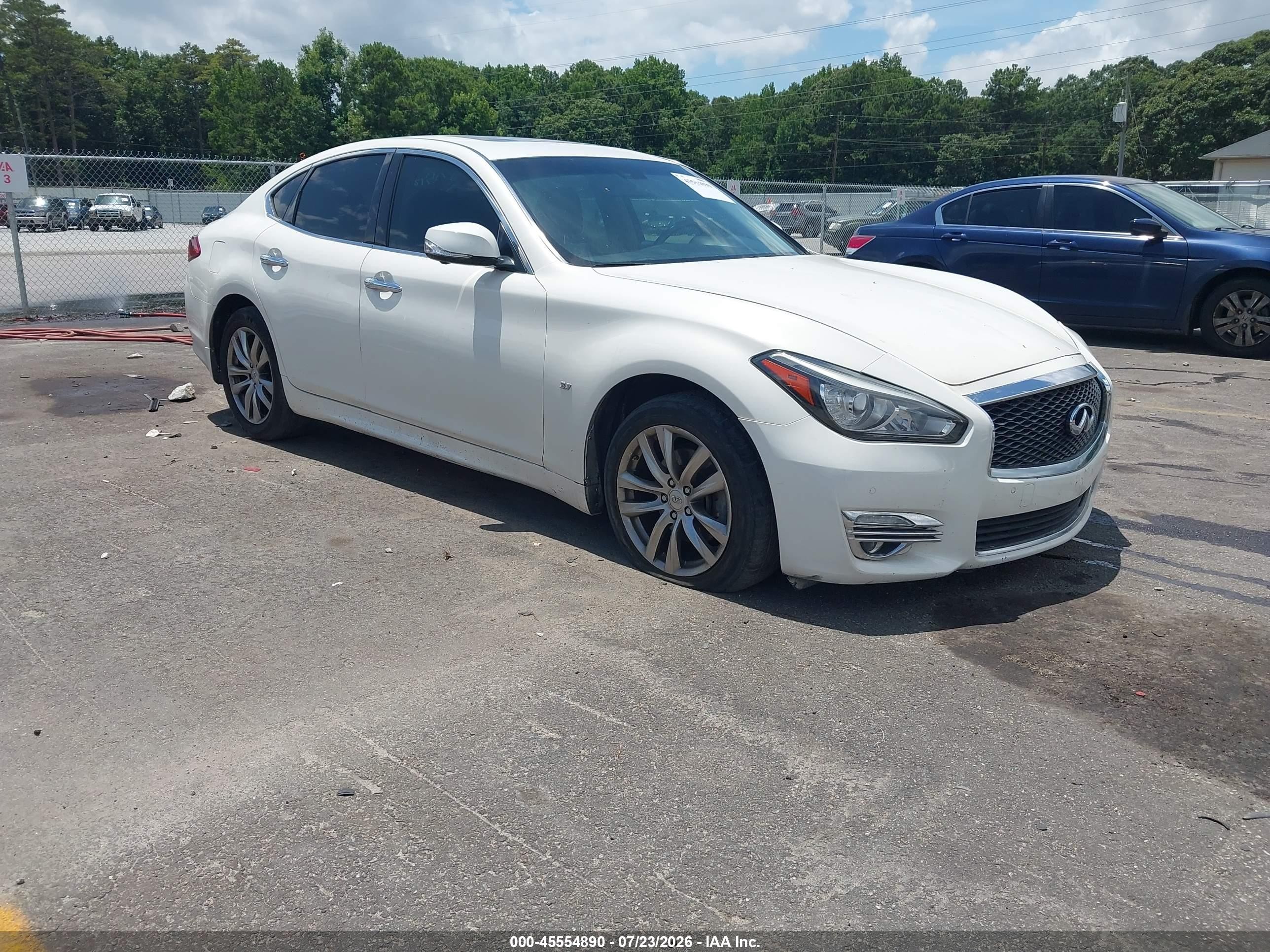 2015 Infiniti Q70, VIN JN1BY1AP1FM541209 — Front end