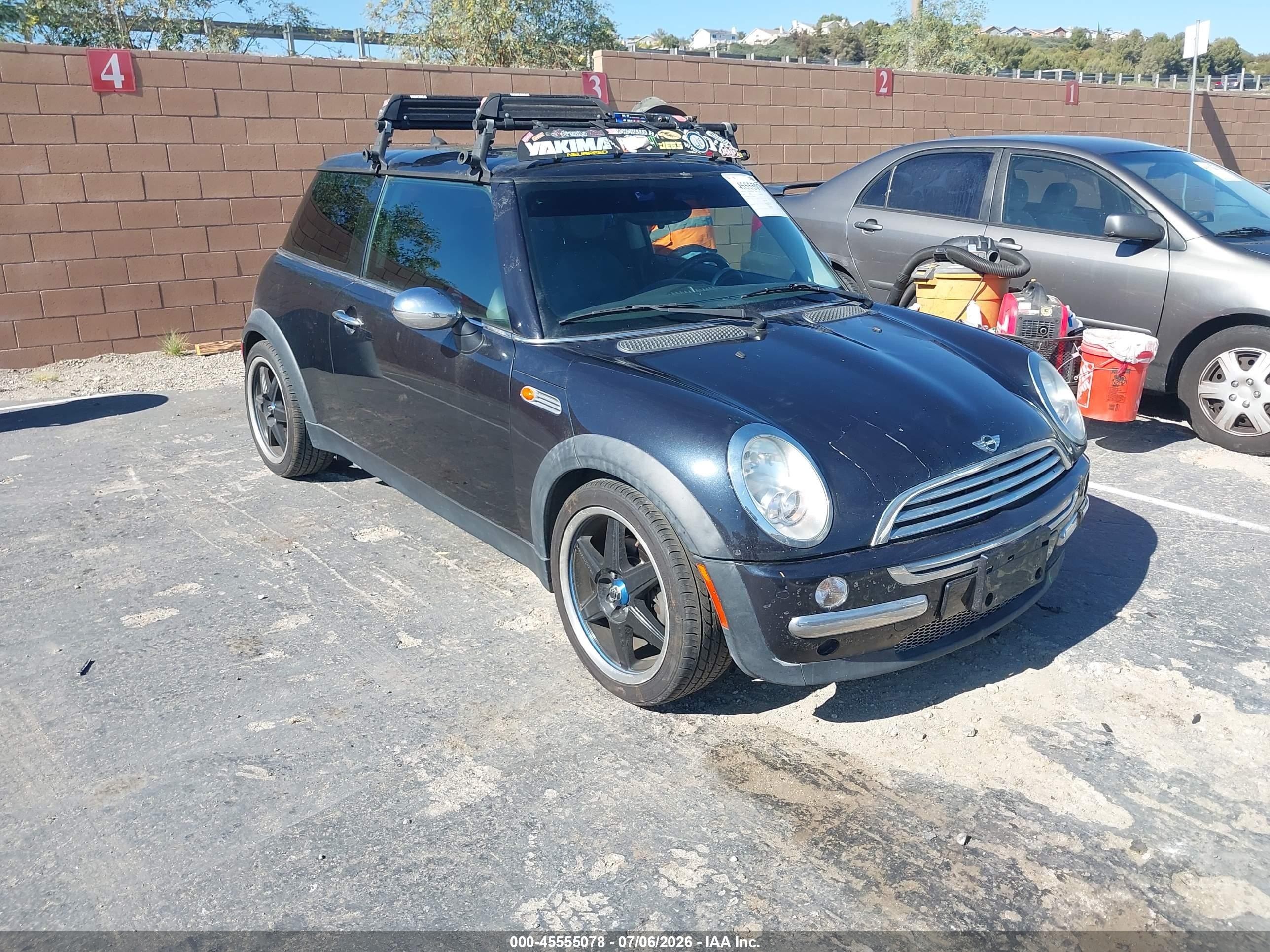 2006 MINI Hardtop, VIN WMWRC33526TJ78696 — Зад