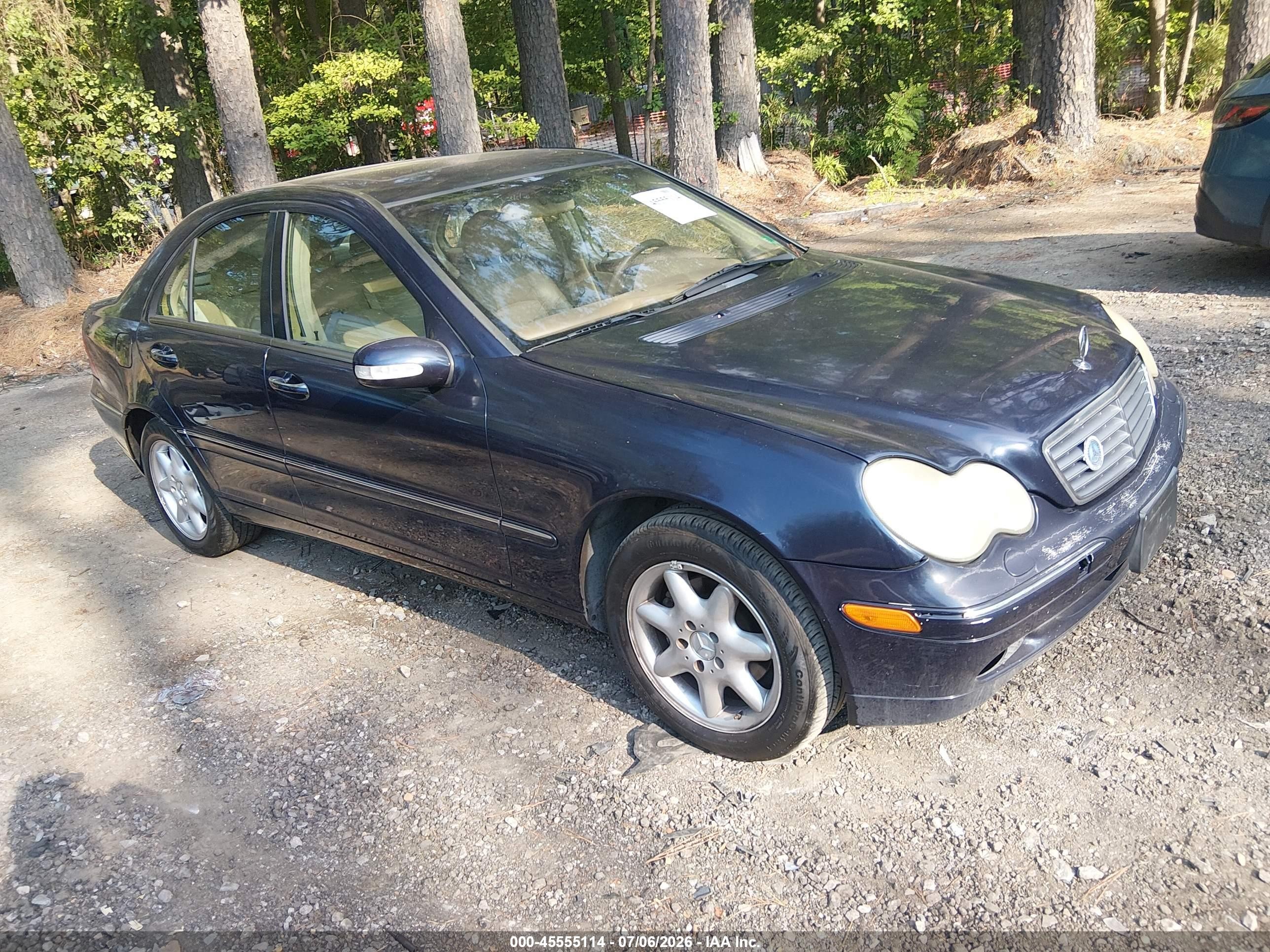 2002 Mercedes-Benz C 230/260/280/320, VIN WDBRF61JX2F139695 — Normal wear