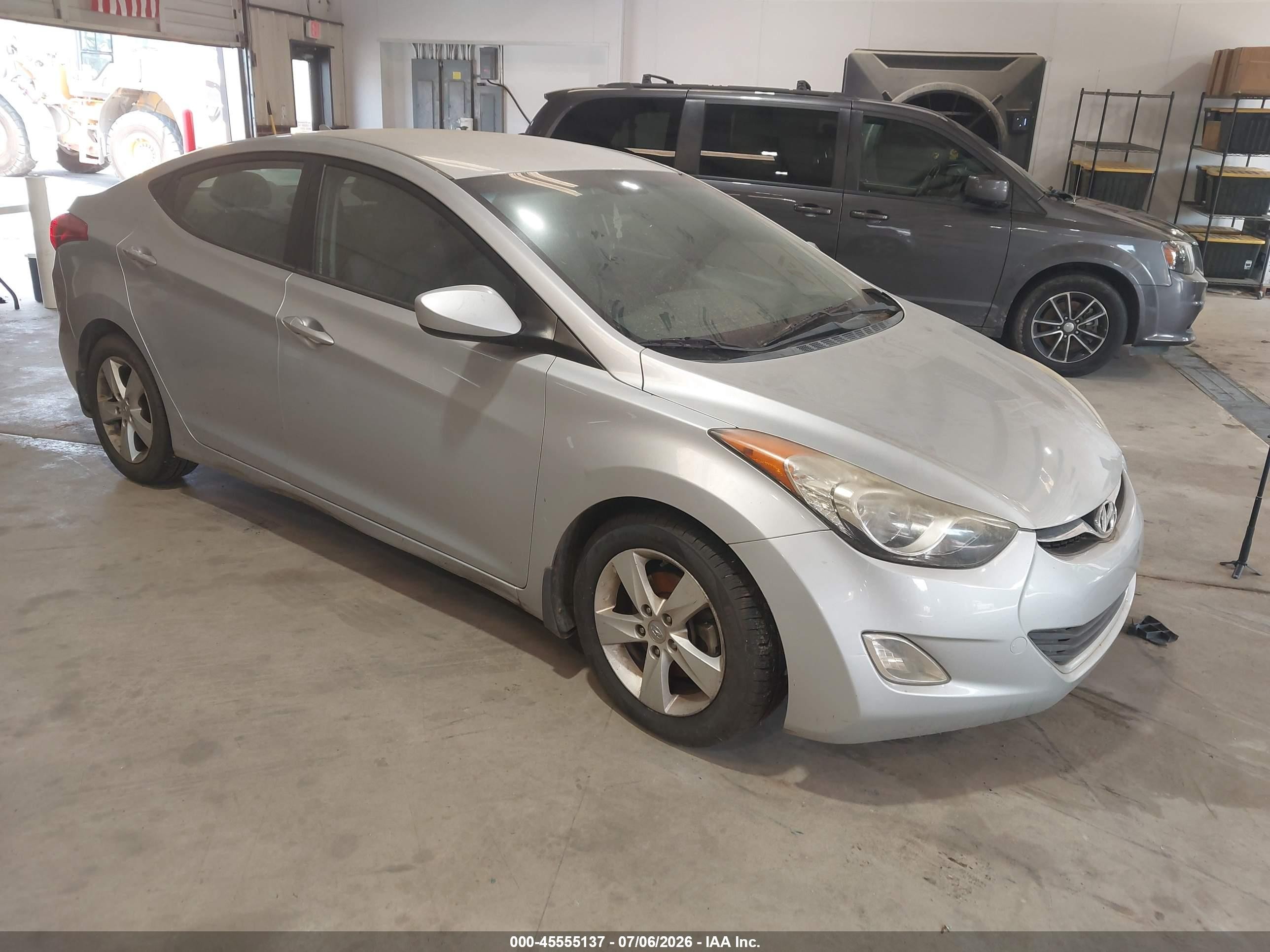 2013 Hyundai Elantra GLS, VIN 5NPDH4AE0DH332220 — Normal wear