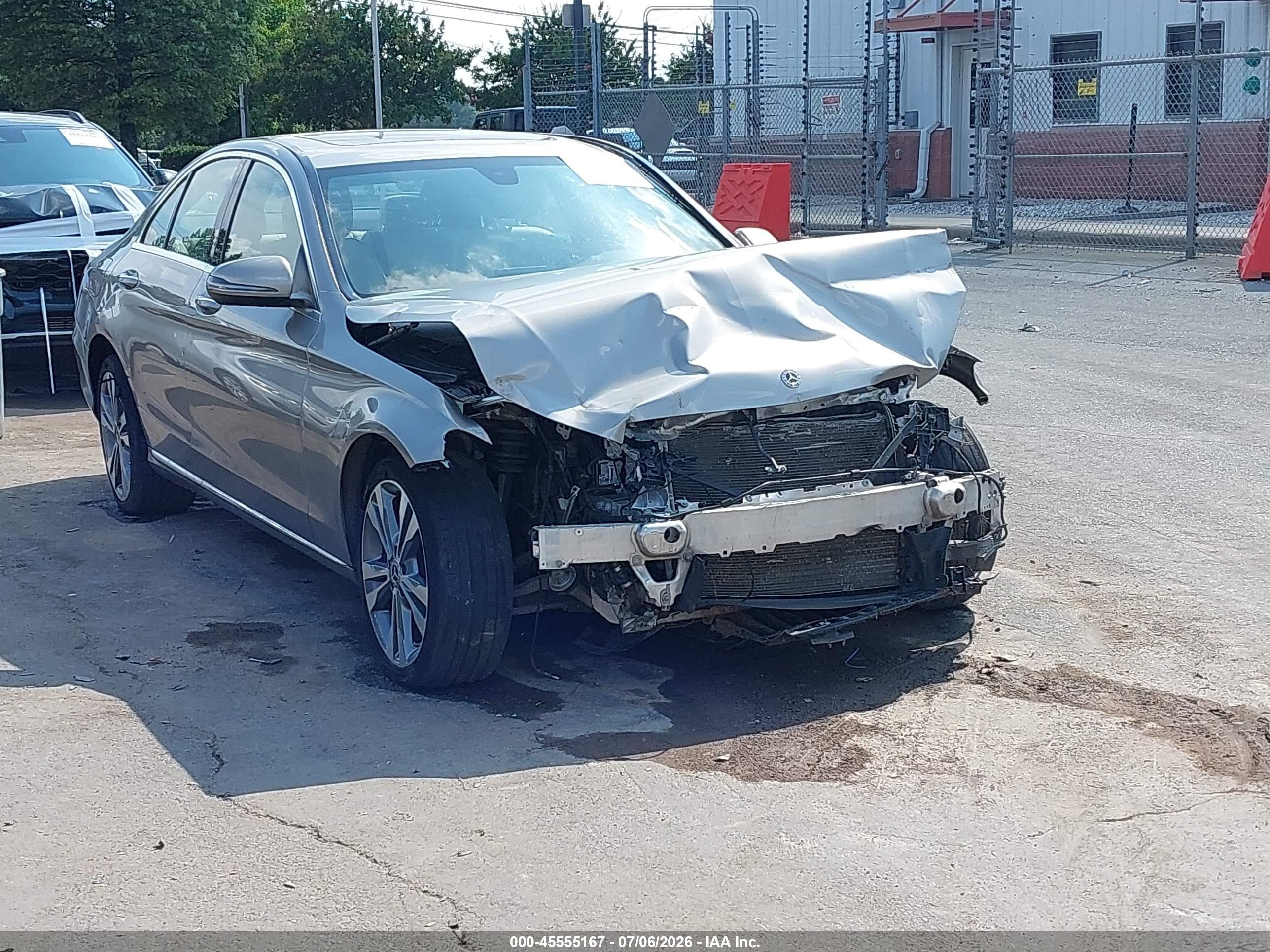 2019 Mercedes-Benz C 300, VIN 55SWF8EB8KU291058 — Front end