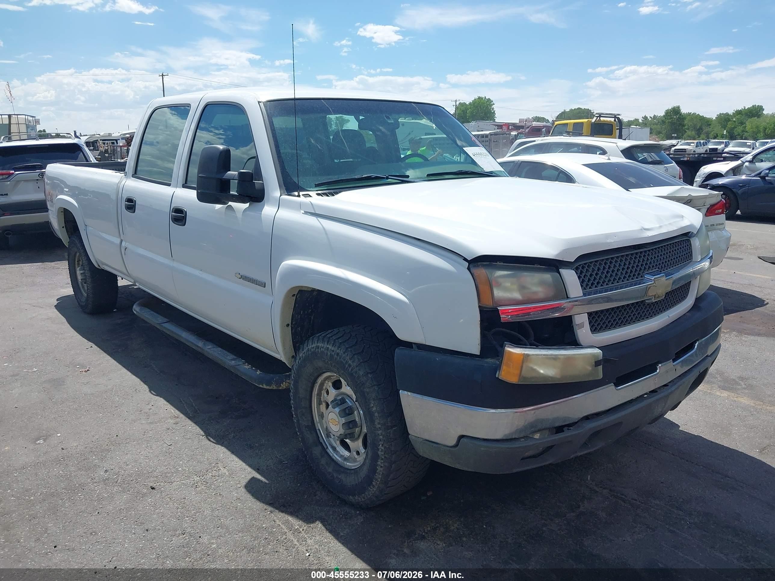 2004 Chevrolet Silverado 2500HD LS, VIN 1GCHK23G14F176723 — Front end