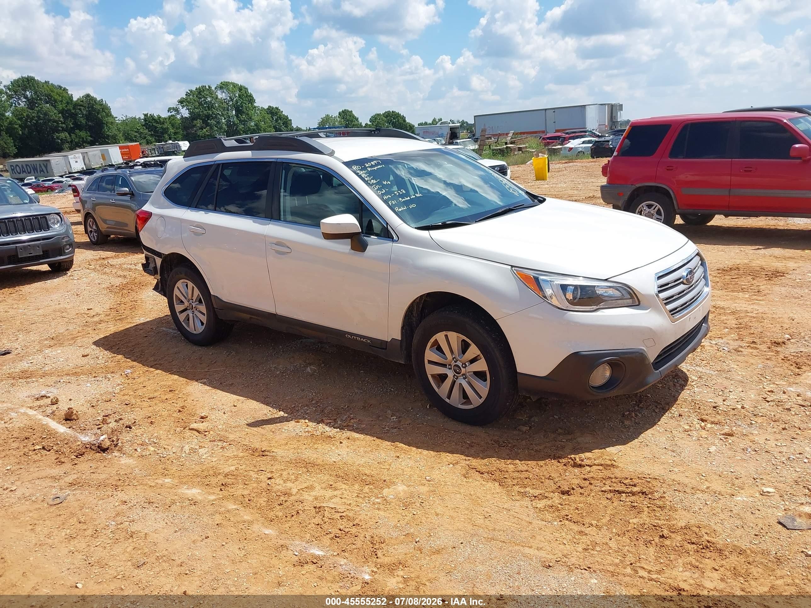 2016 Subaru Outback Premium, VIN 4S4BSBCC3G3332927 — Rear end