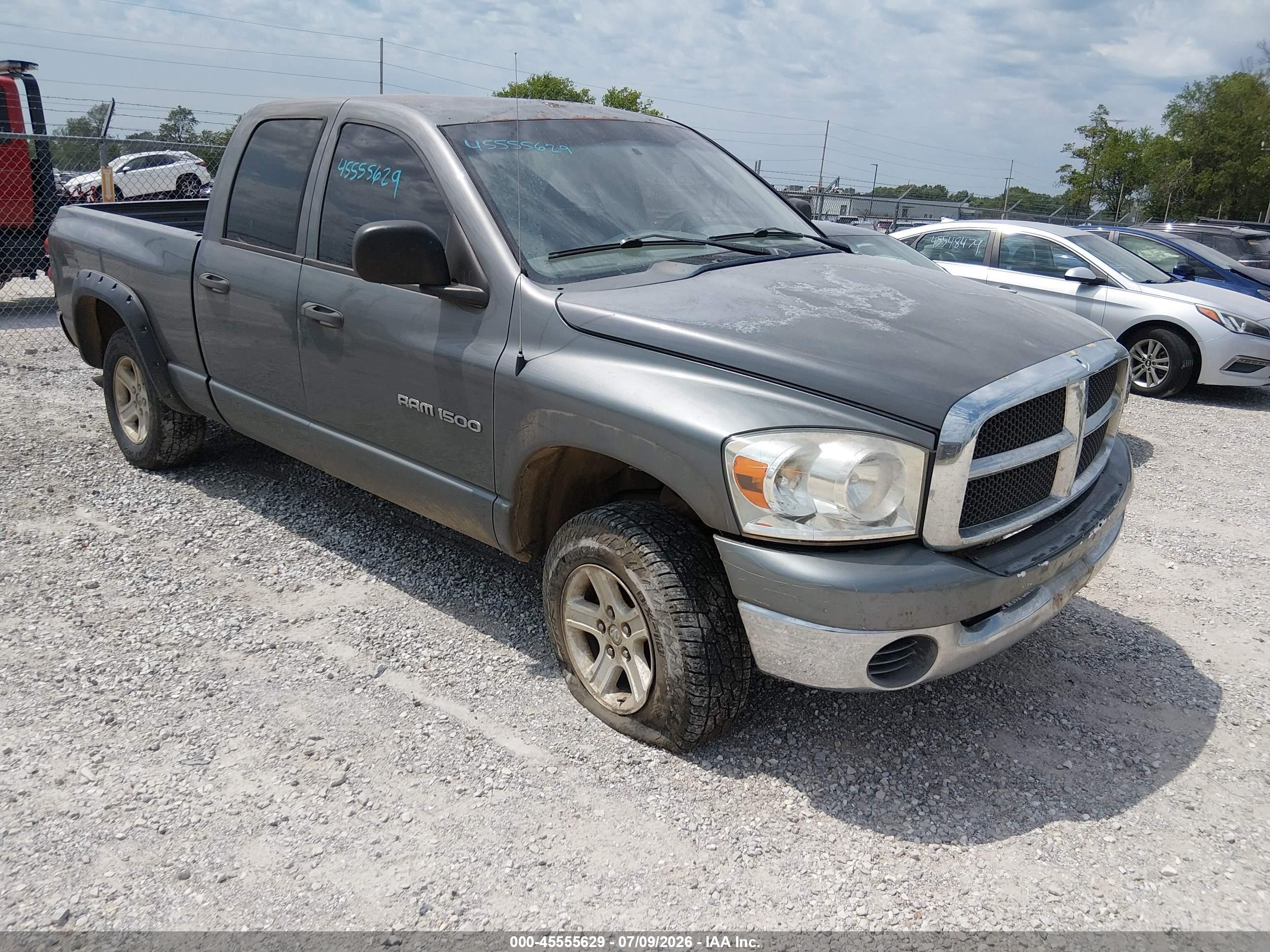 2007 Dodge 1500 ST, VIN 1D7HU18P07S220824 — Front end
