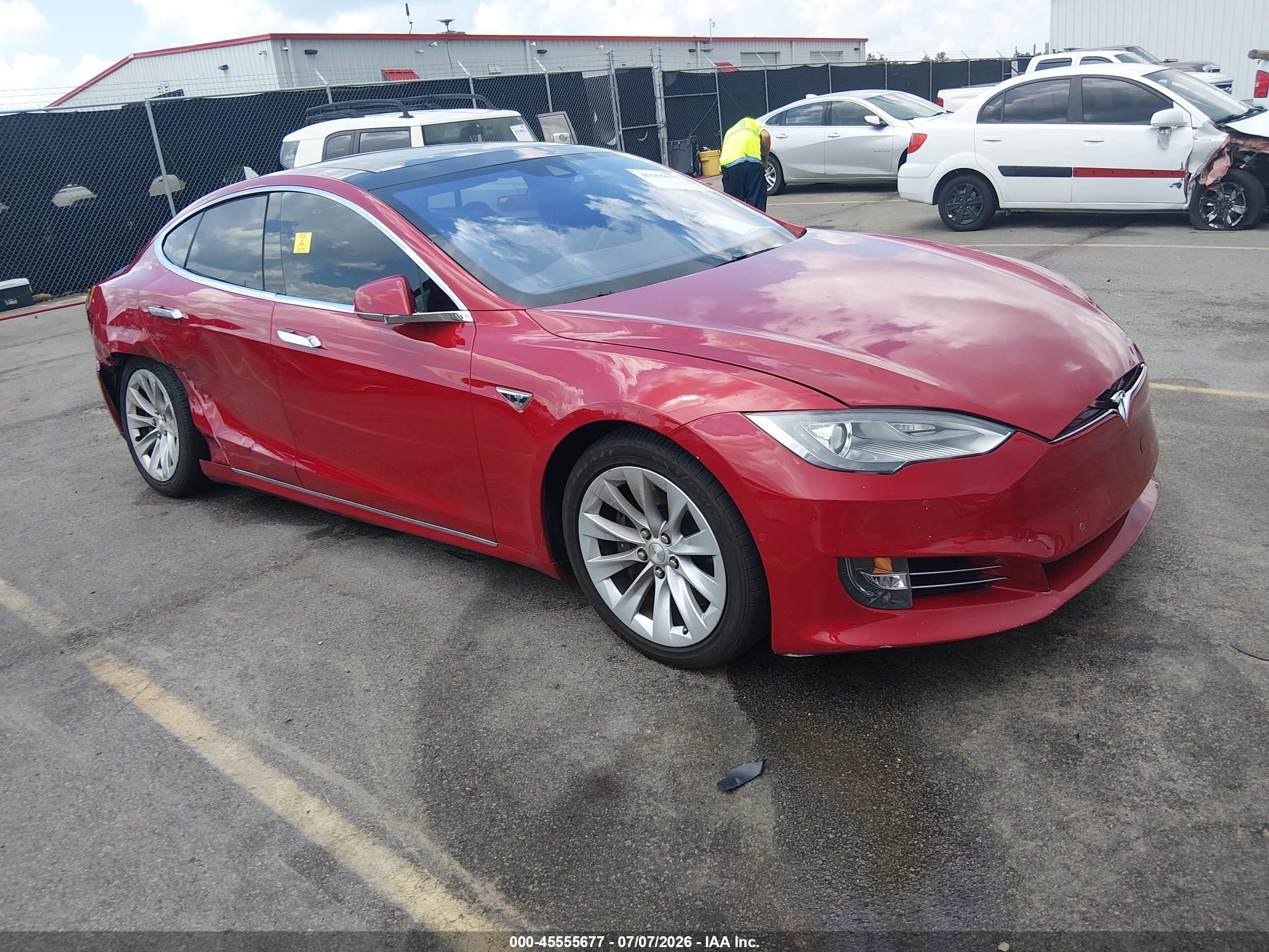 2016 Tesla Model S 90D, VIN 5YJSA1E23GF132039 — Rear end