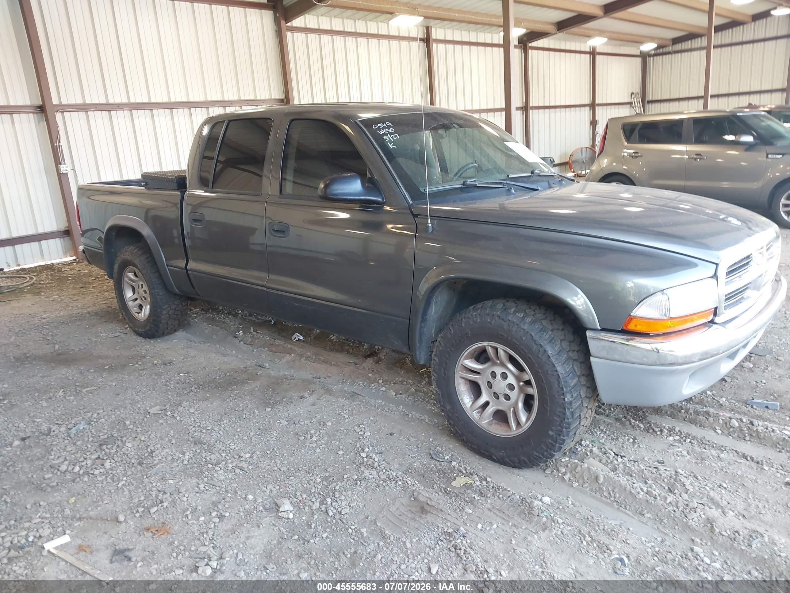 2004 Dodge Dakota SLT, VIN 1D7HL48N24S570549 — Front end