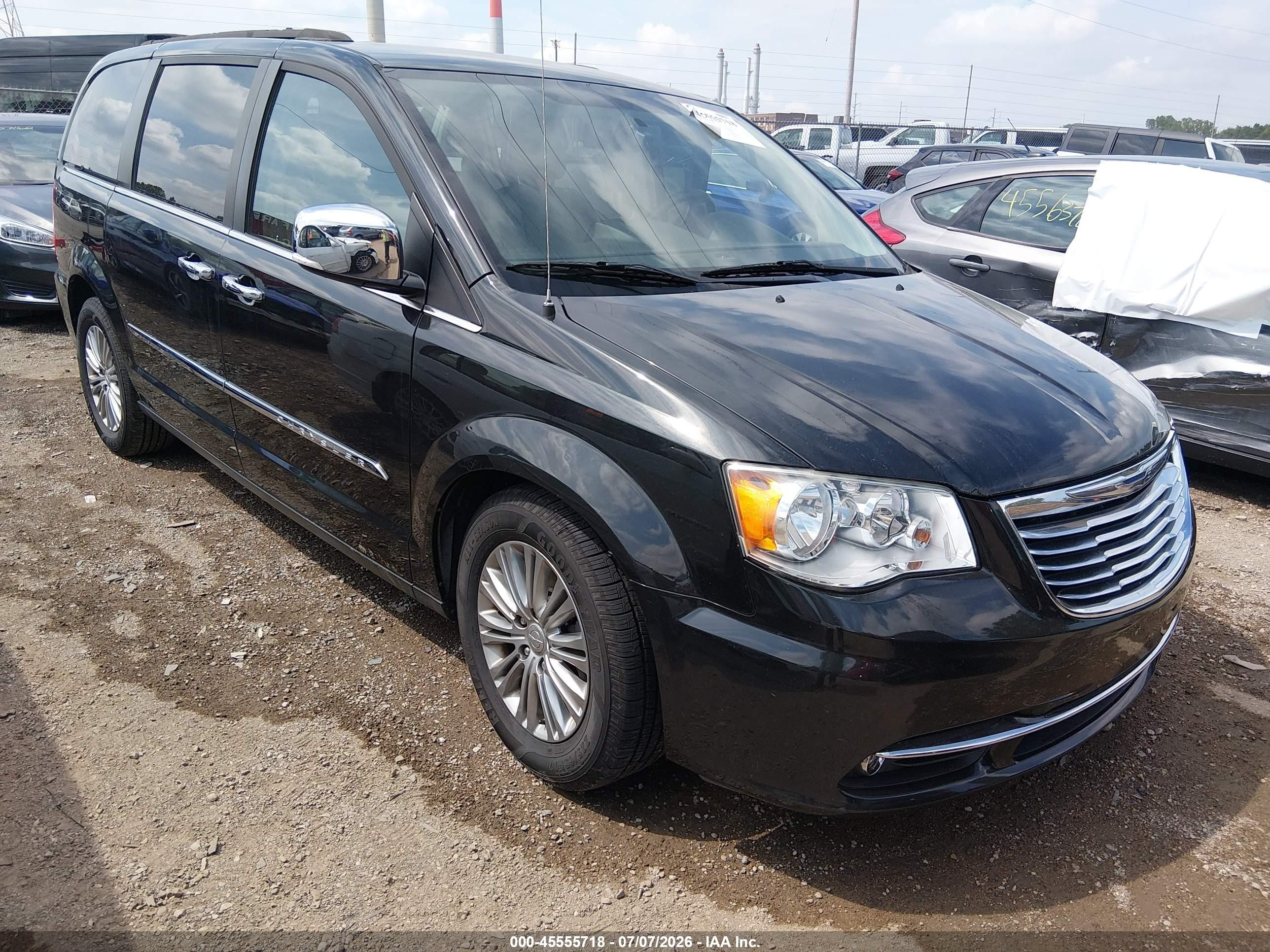 2016 Chrysler Town & Country Touring L Anniversary Edition, VIN 2C4RC1CG6GR247438 — Side