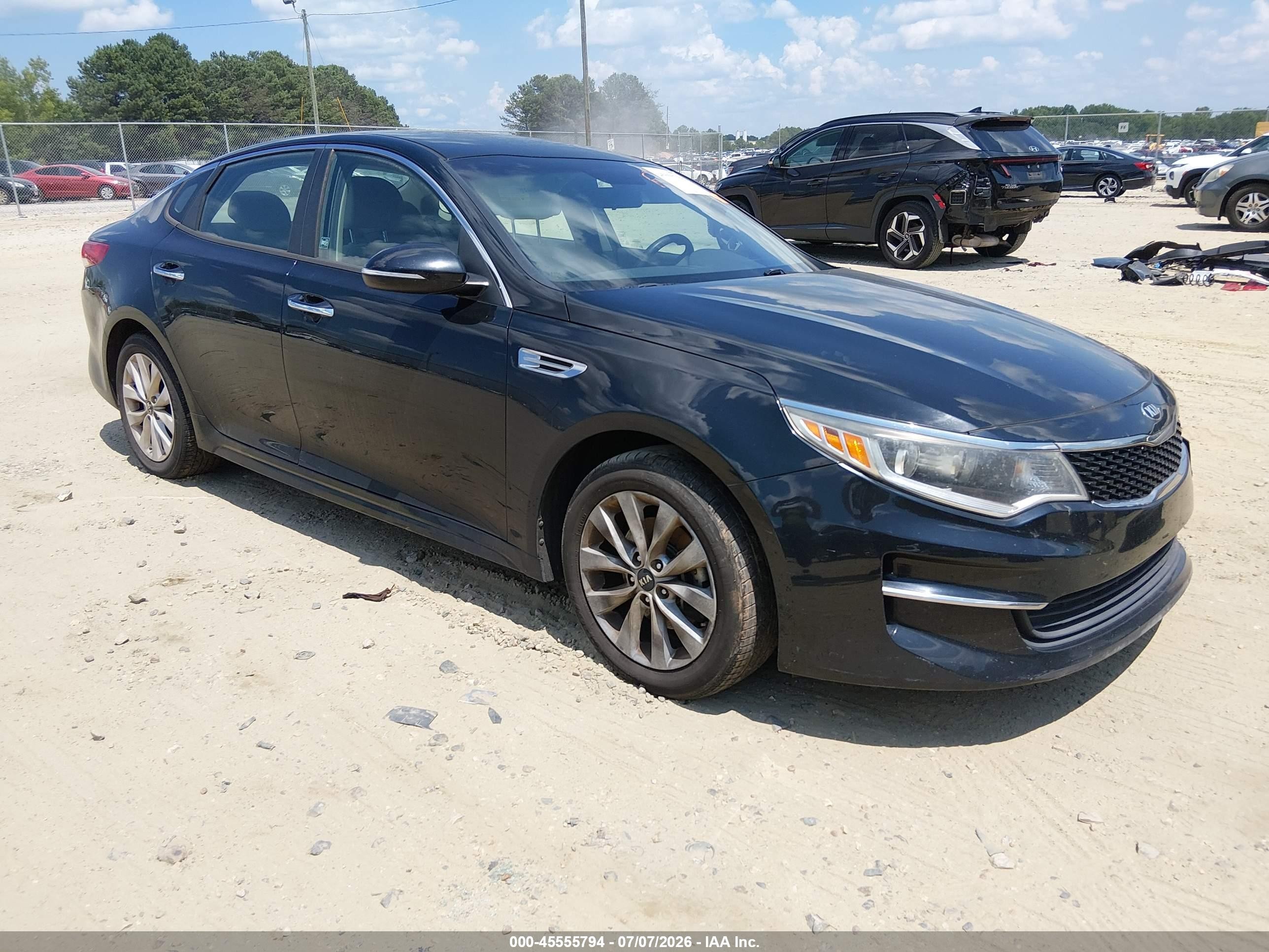 2016 Kia Optima LX, VIN 5XXGT4L36GG075166 — Front end
