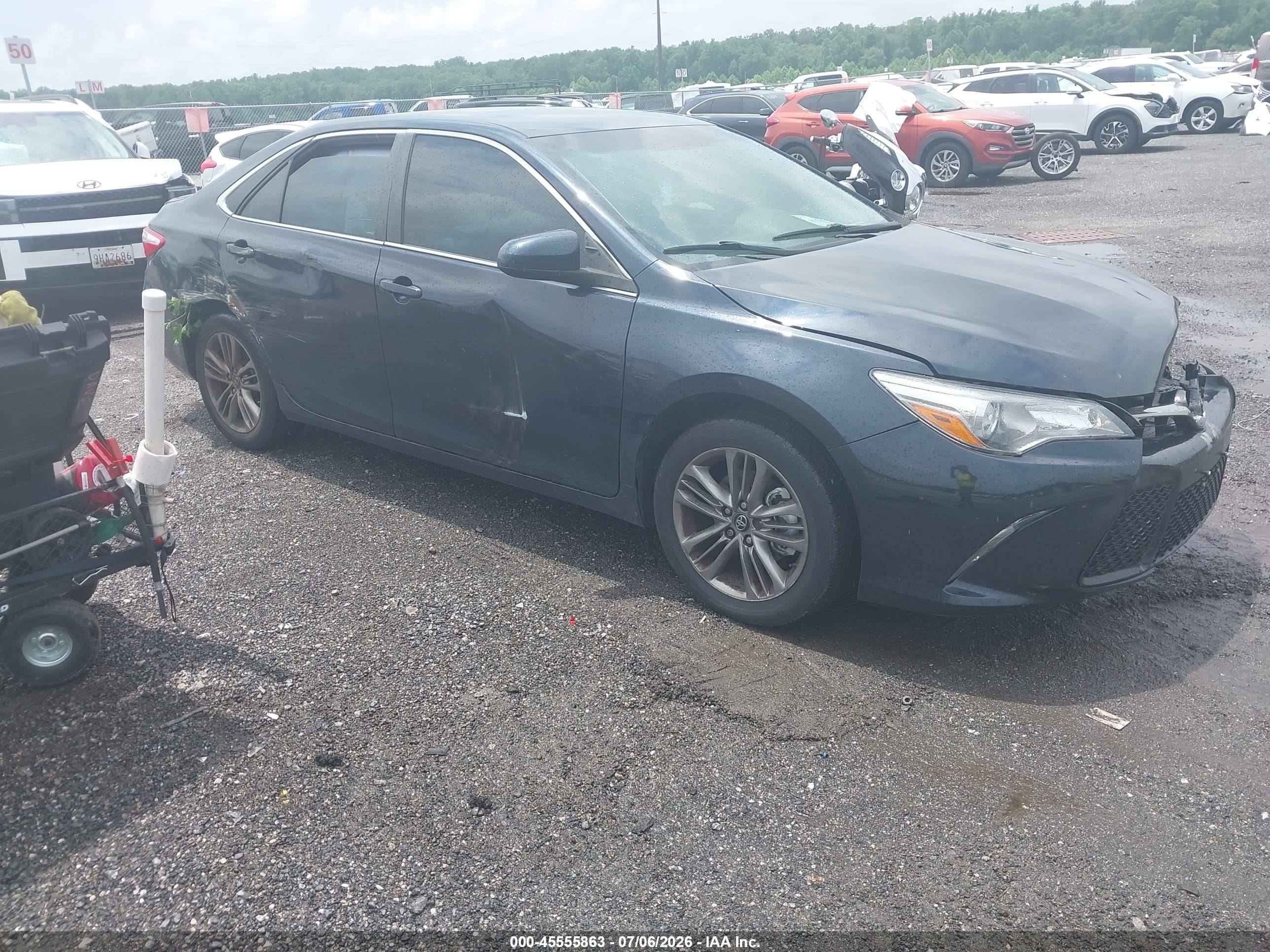 2017 Toyota Camry XLE, VIN 4T1BF1FK6HU292839 — Перед