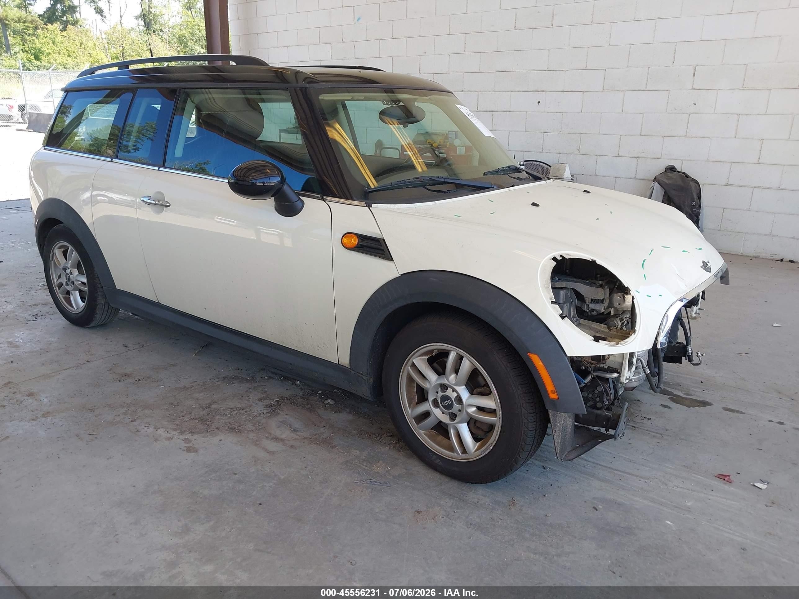 2012 MINI Clubman, VIN WMWZF3C5XCT190176 — Перед