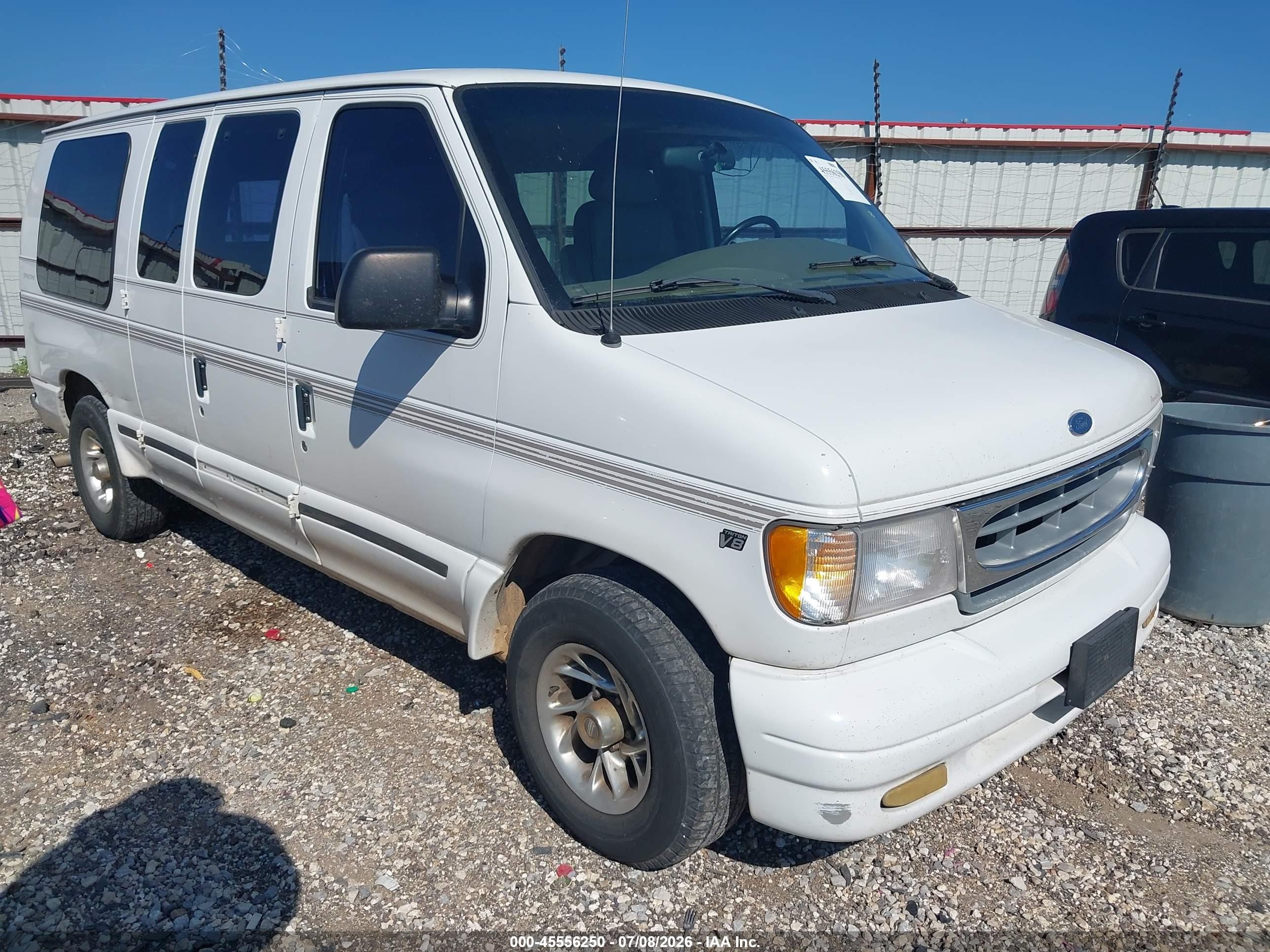 2000 Ford Econoline Cargo Recreational, VIN 1FDRE14LXYHA72951 — Side