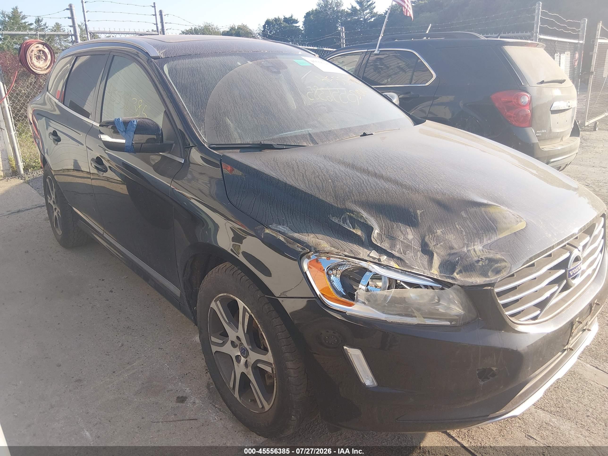 2015 Volvo XC60 T6, VIN YV4902RB5F2585742 — Rear end